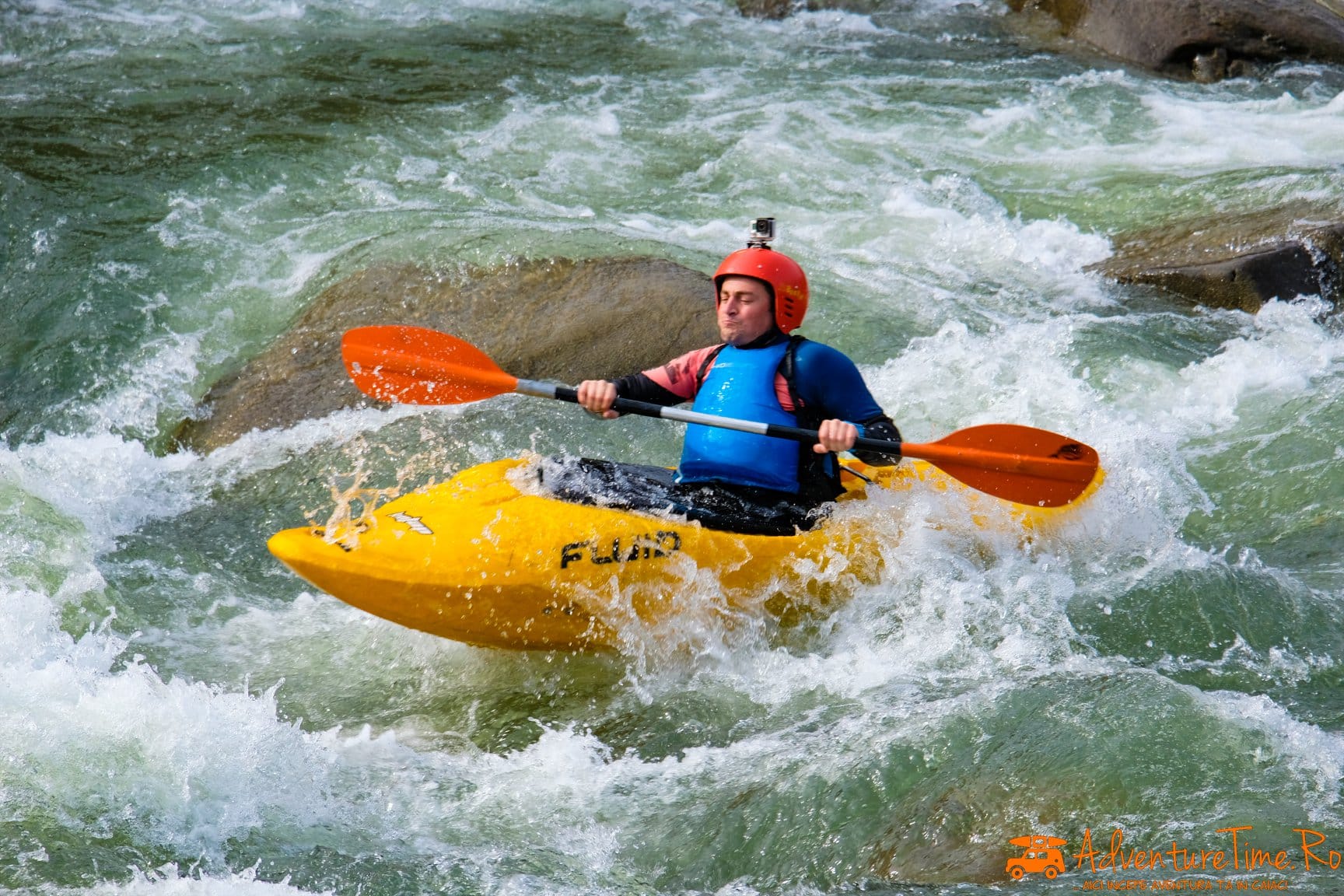 Curs de caiac WhiteWater (ape repezi) – Raul Buzau 9-11 Mai & 10-12 Octombrie 2025 - Imagine 1