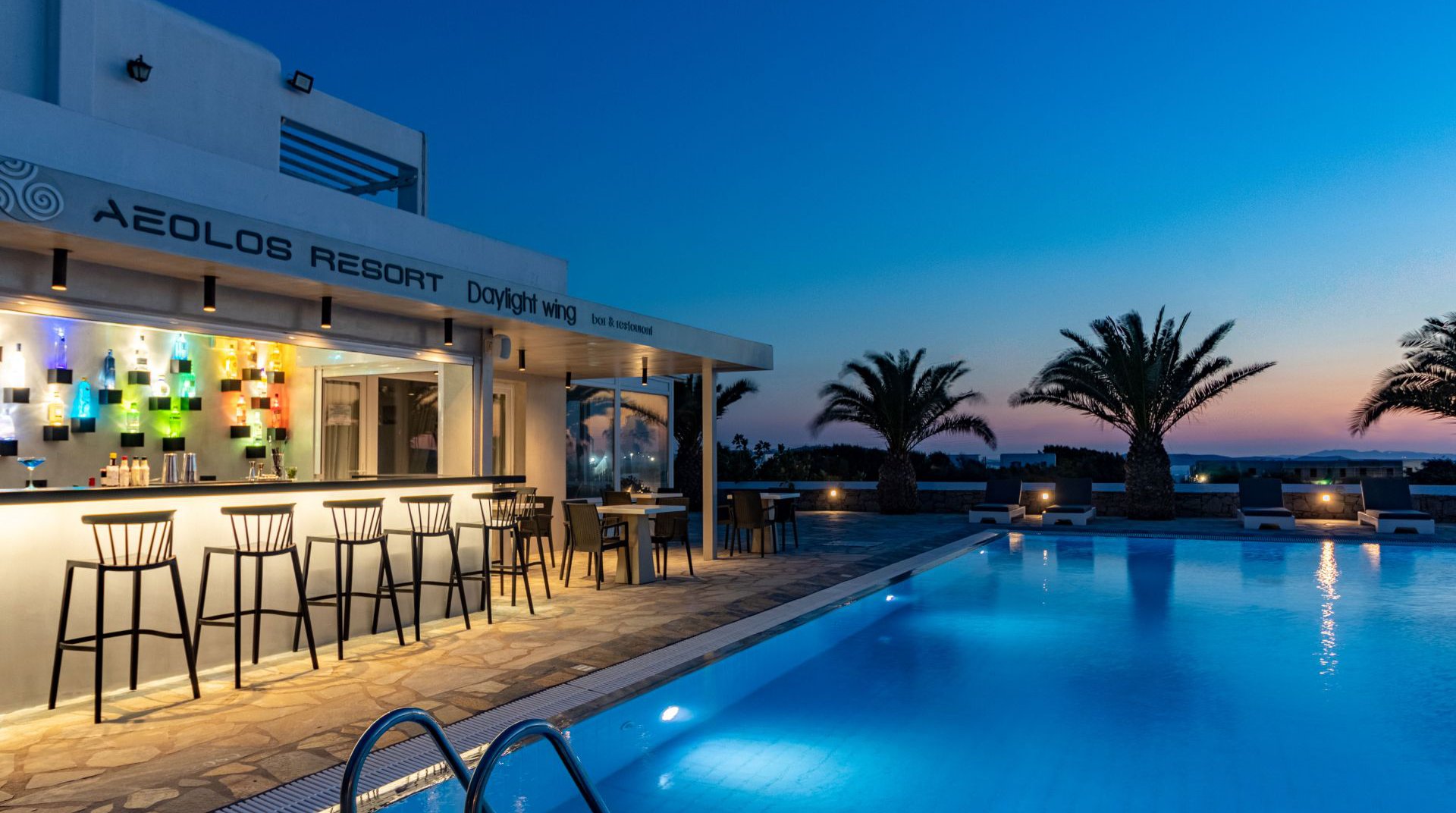 The pool bar of the Daylight Wing during the night with the pool and the sunbeds