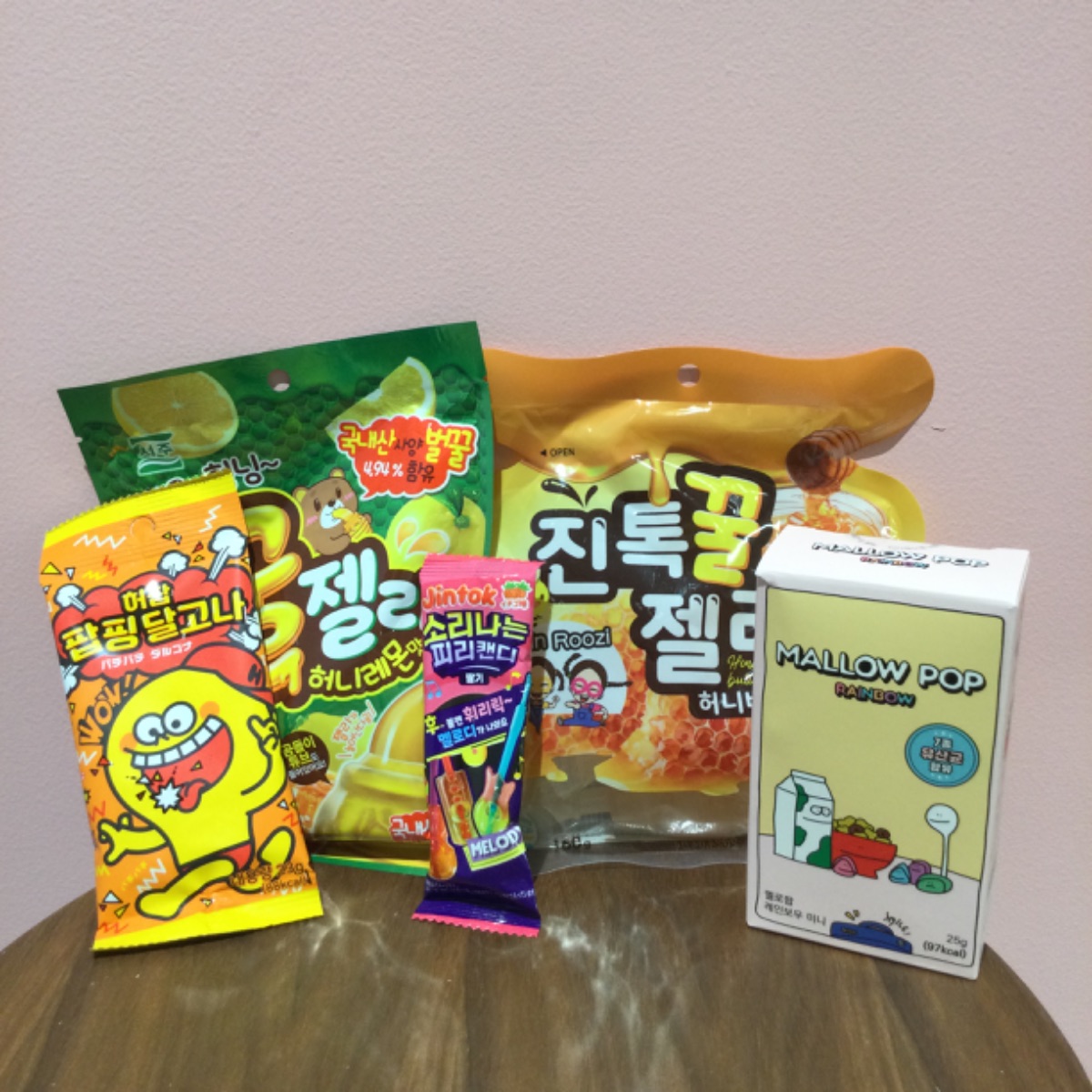 新しいお菓子が入荷してます