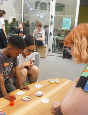 convivialité jeux avec les jeunes du quartier