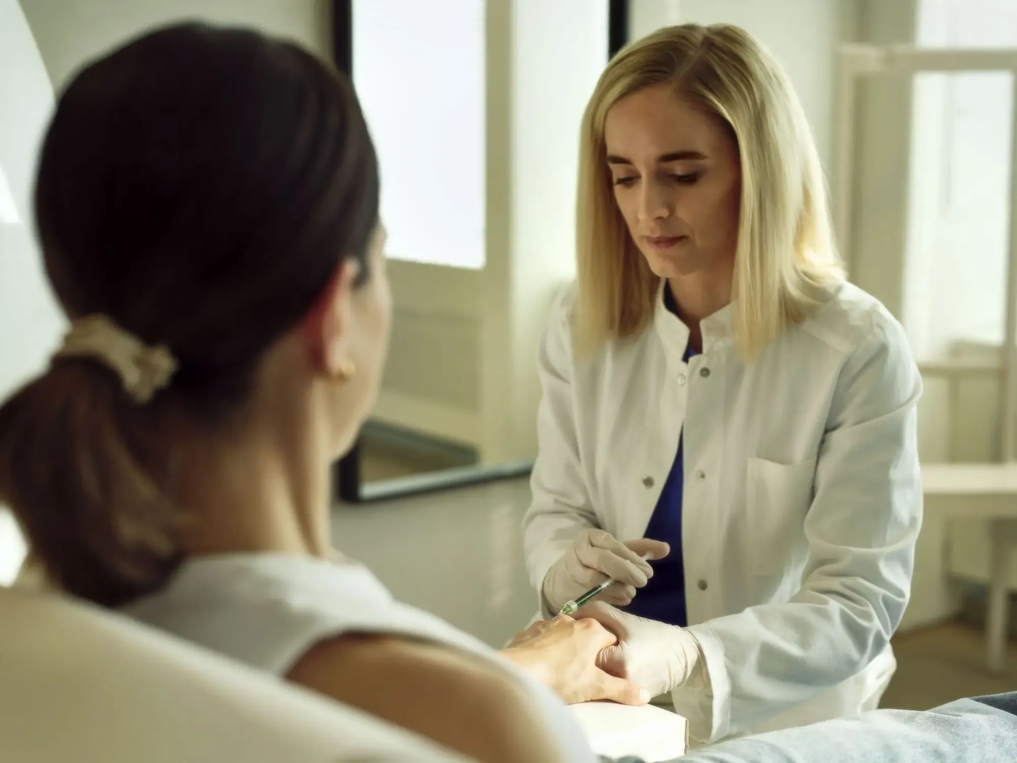 Ärztin mit Patientin