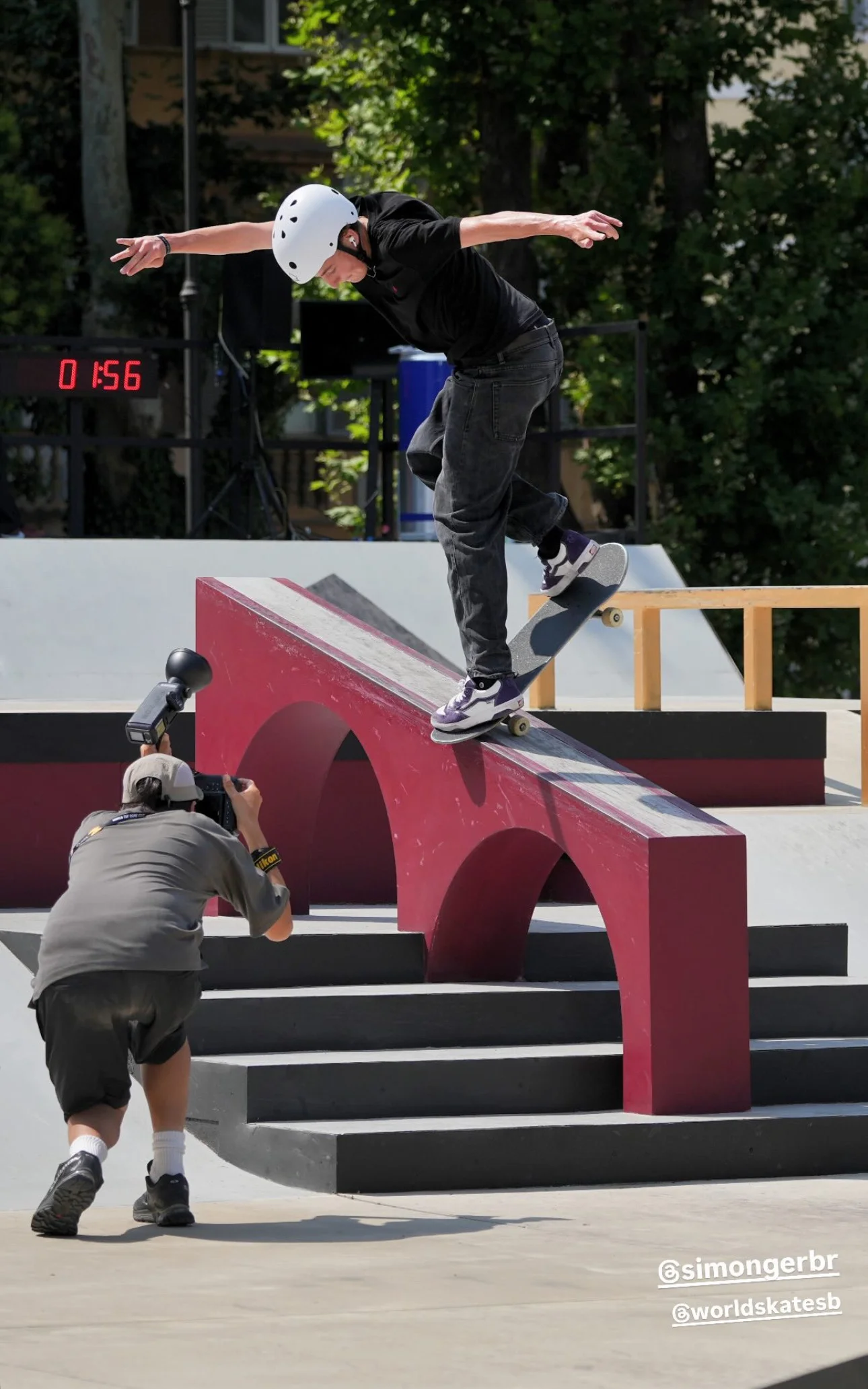 Simon Gerber avec son skateboard