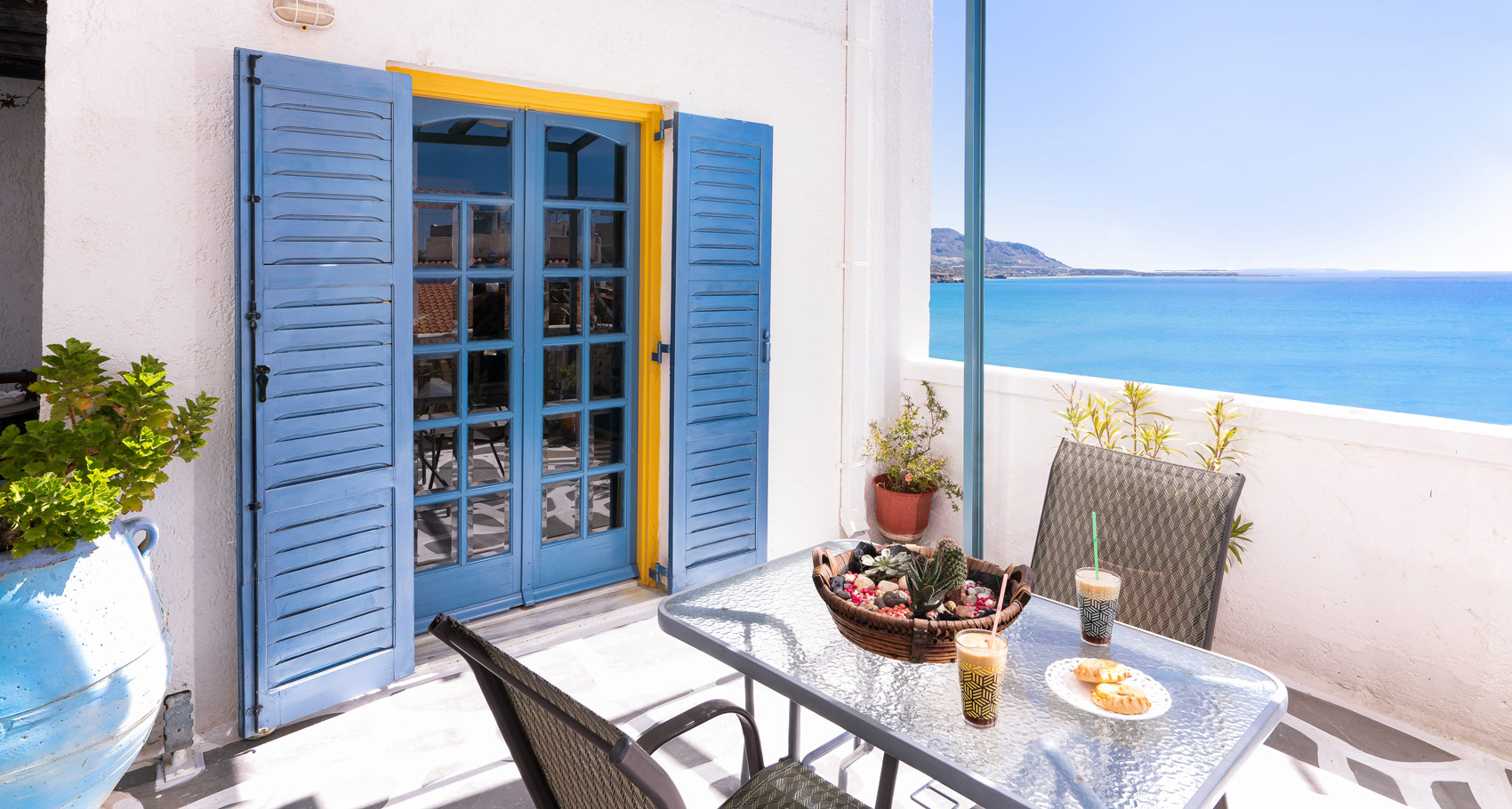 Afroditi Apartments, Breakfast table with sea view