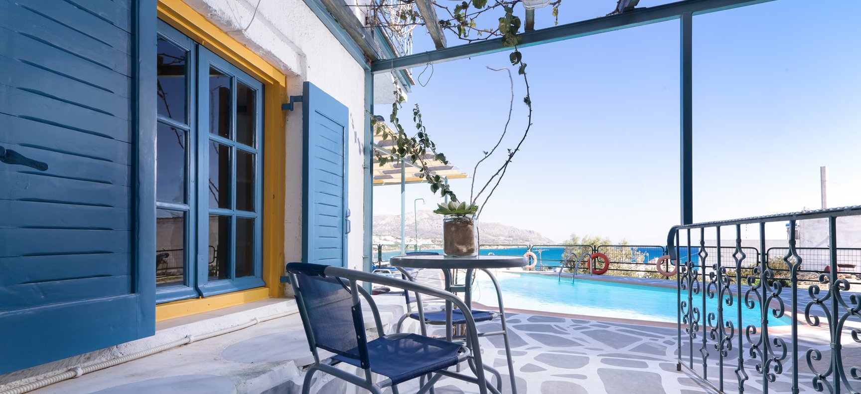 Afroditi Apartments, Μπαλκόνι με θέα τη πισίνα
