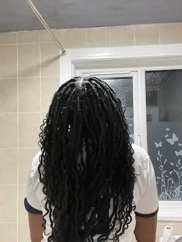 Sandy Afro unisex salon