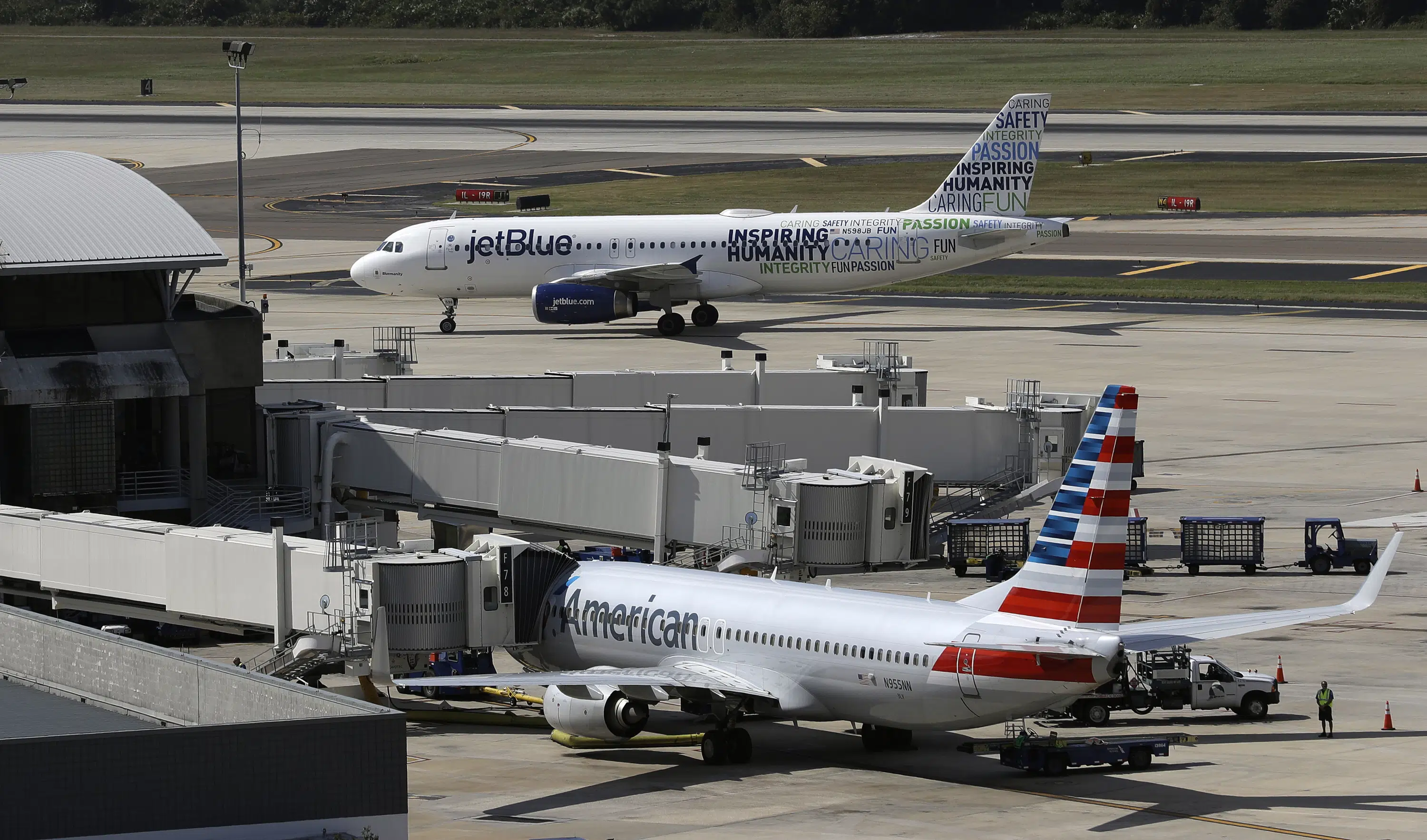 American, JetBlue expand deal that US is trying to kill | AP News