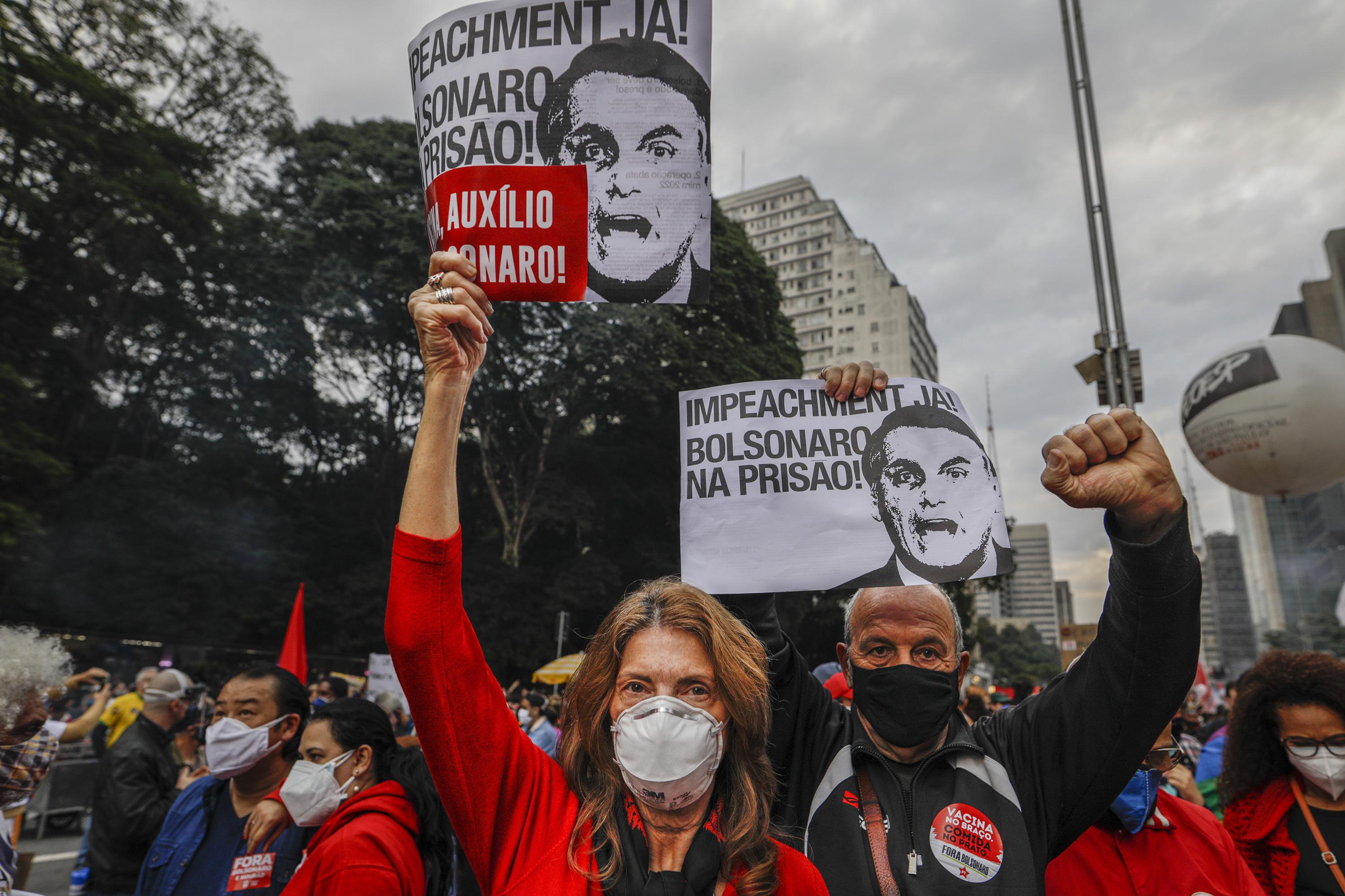 As Brazil tops 500,000 deaths, protests against president