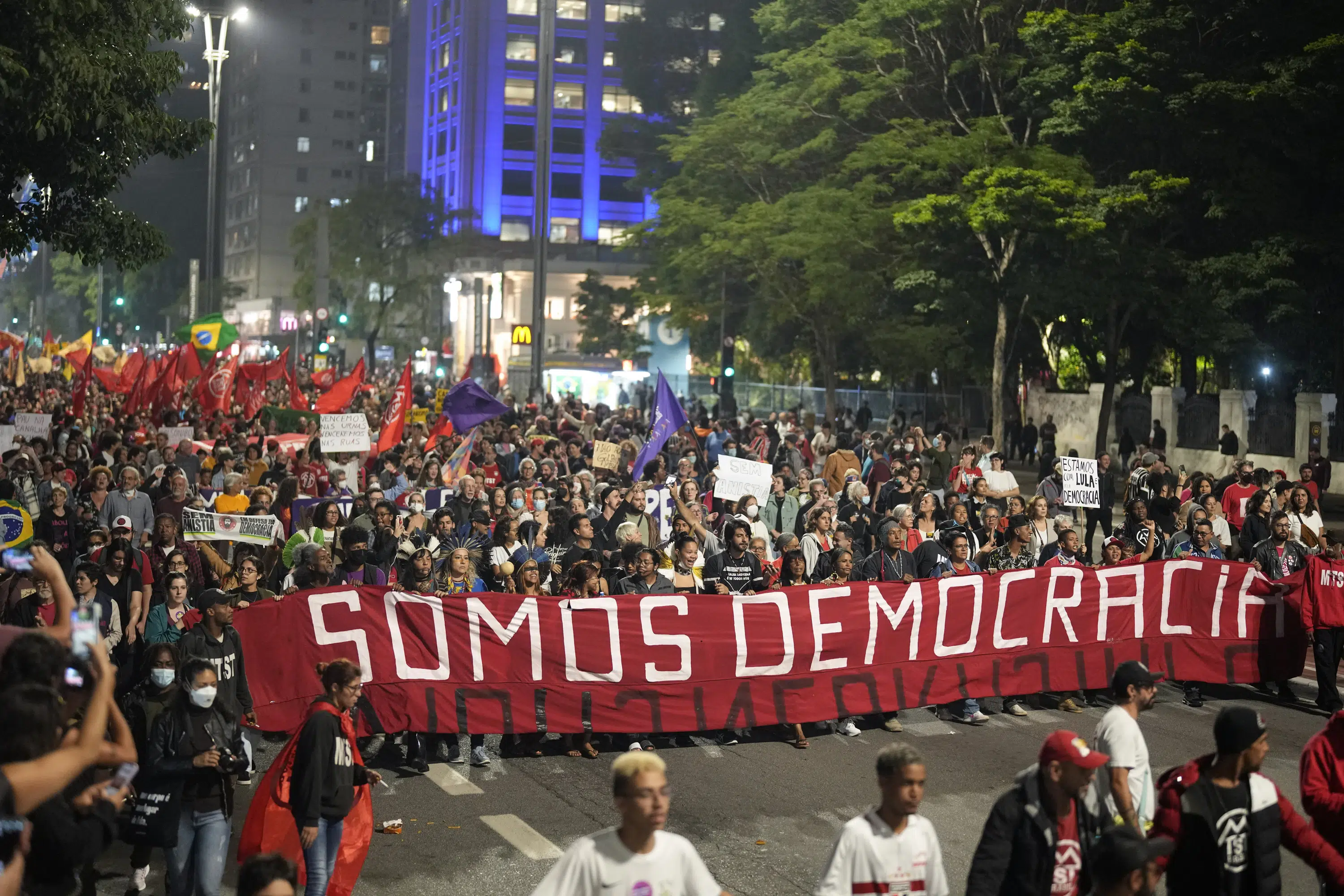 ‘Sem Anistia!’: Protestos no Brasil exigem sentenças de prisão para manifestantes