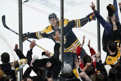 Pastrnak hat trick keys 3-2 win, Bruins 