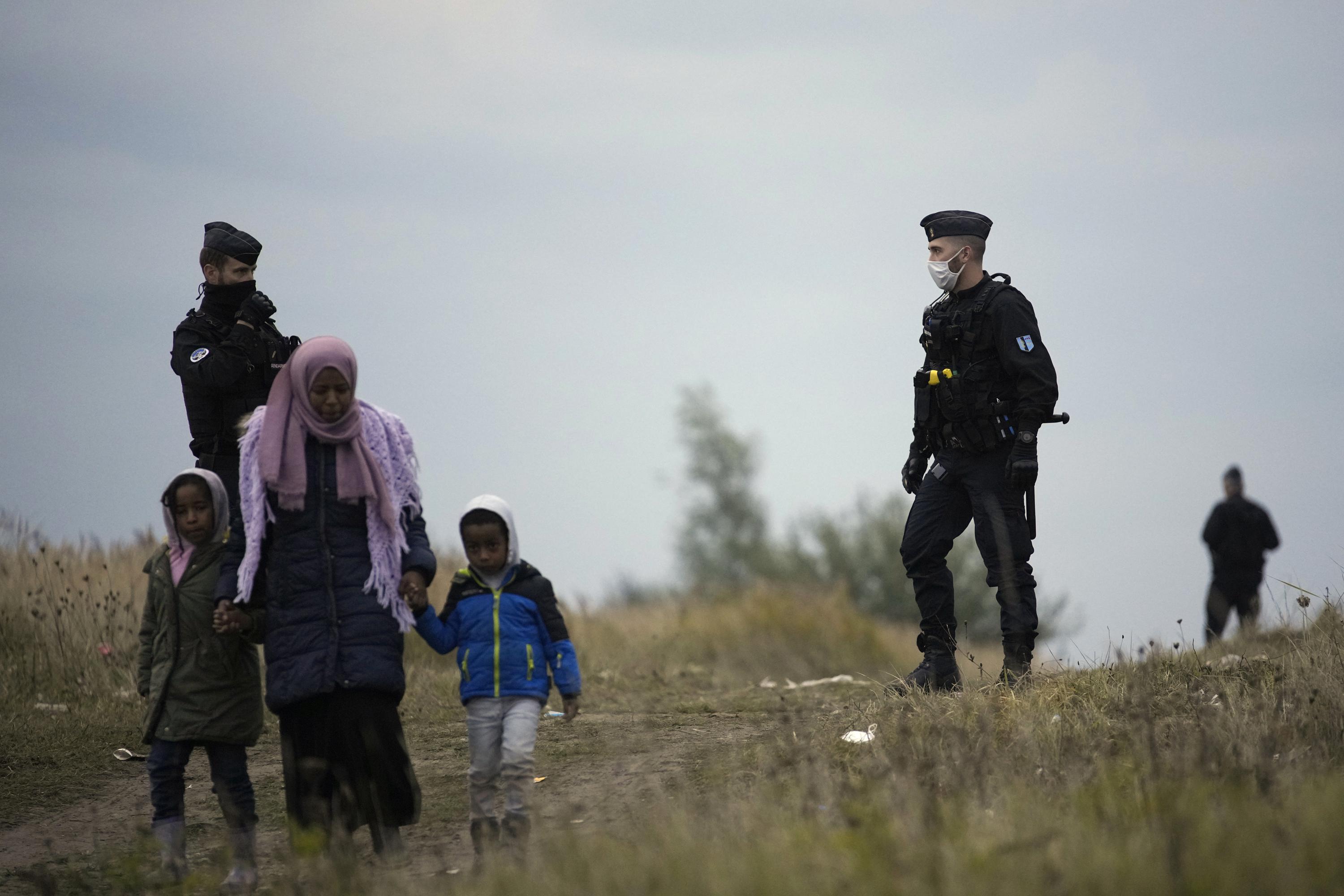 Photo of Les Kurdes et autres se retrouvent dans le camp français et cherchent à rejoindre le Royaume-Uni