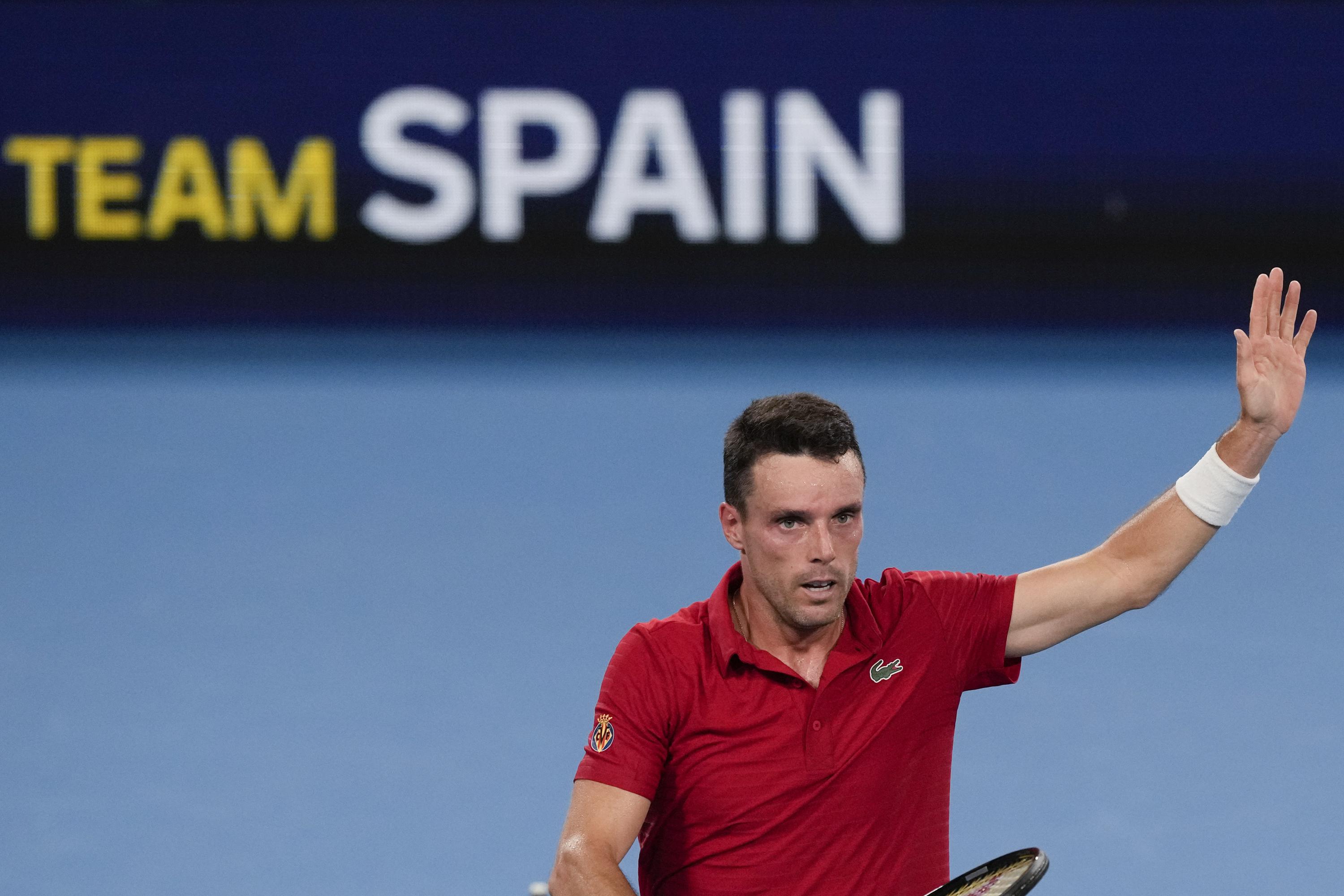 España derrota a Serbia y se une a Polonia en las semifinales de la Copa ATP