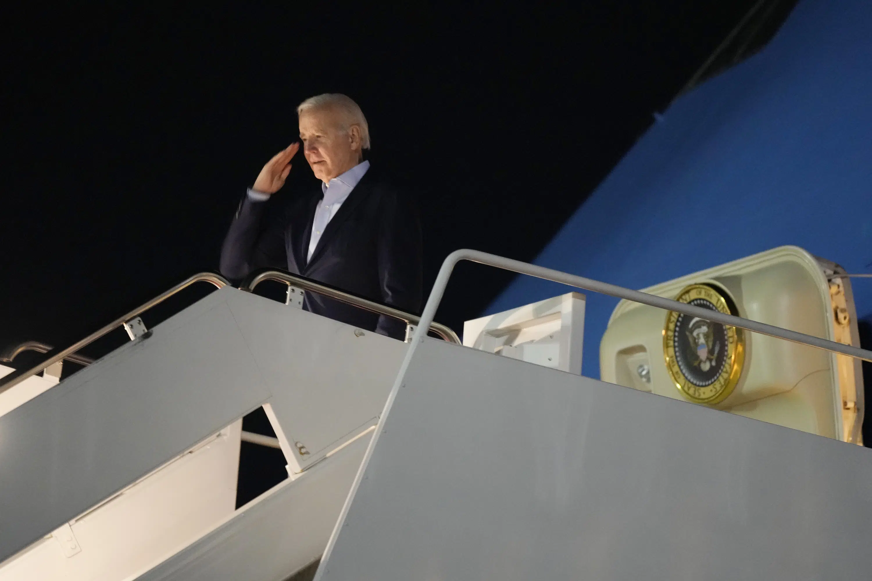 Biden arrive dans les îles Vierges américaines pour se détendre entre les vacances