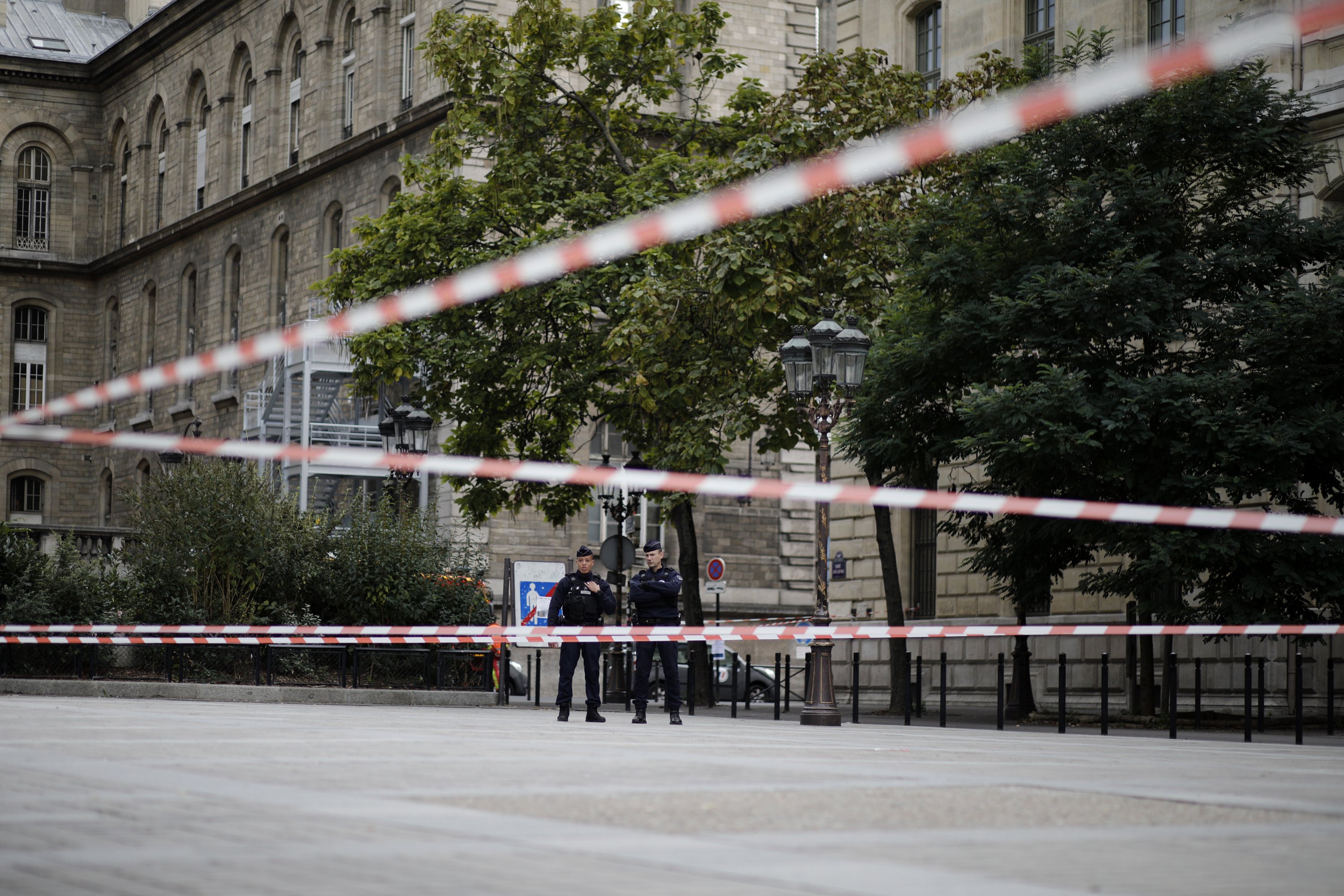 Employee kills 4 officers in knife attack at Paris police HQ Employee kills 4 officers in knife attack at Paris police HQ