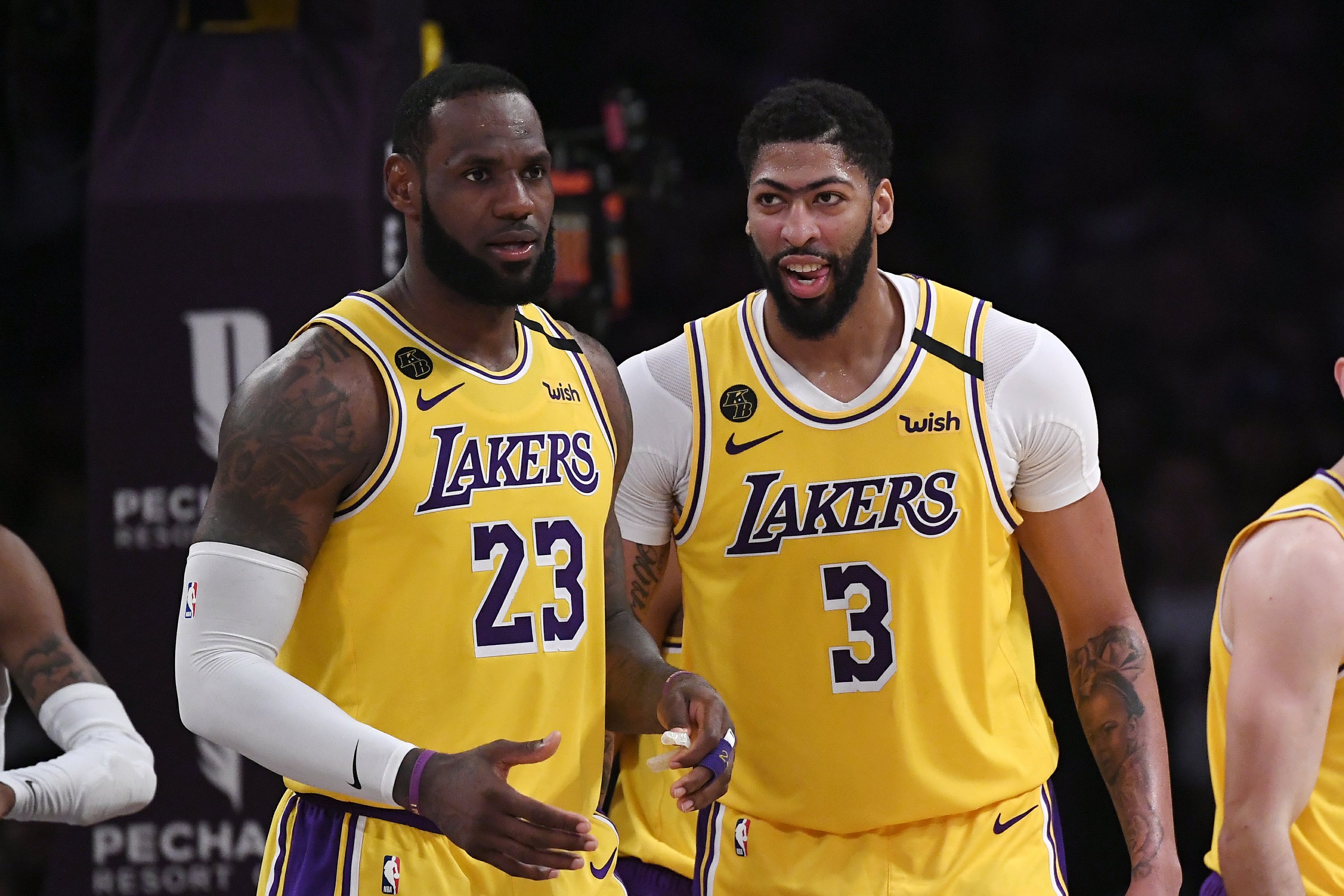 Lakers won't allow bubble to burst 