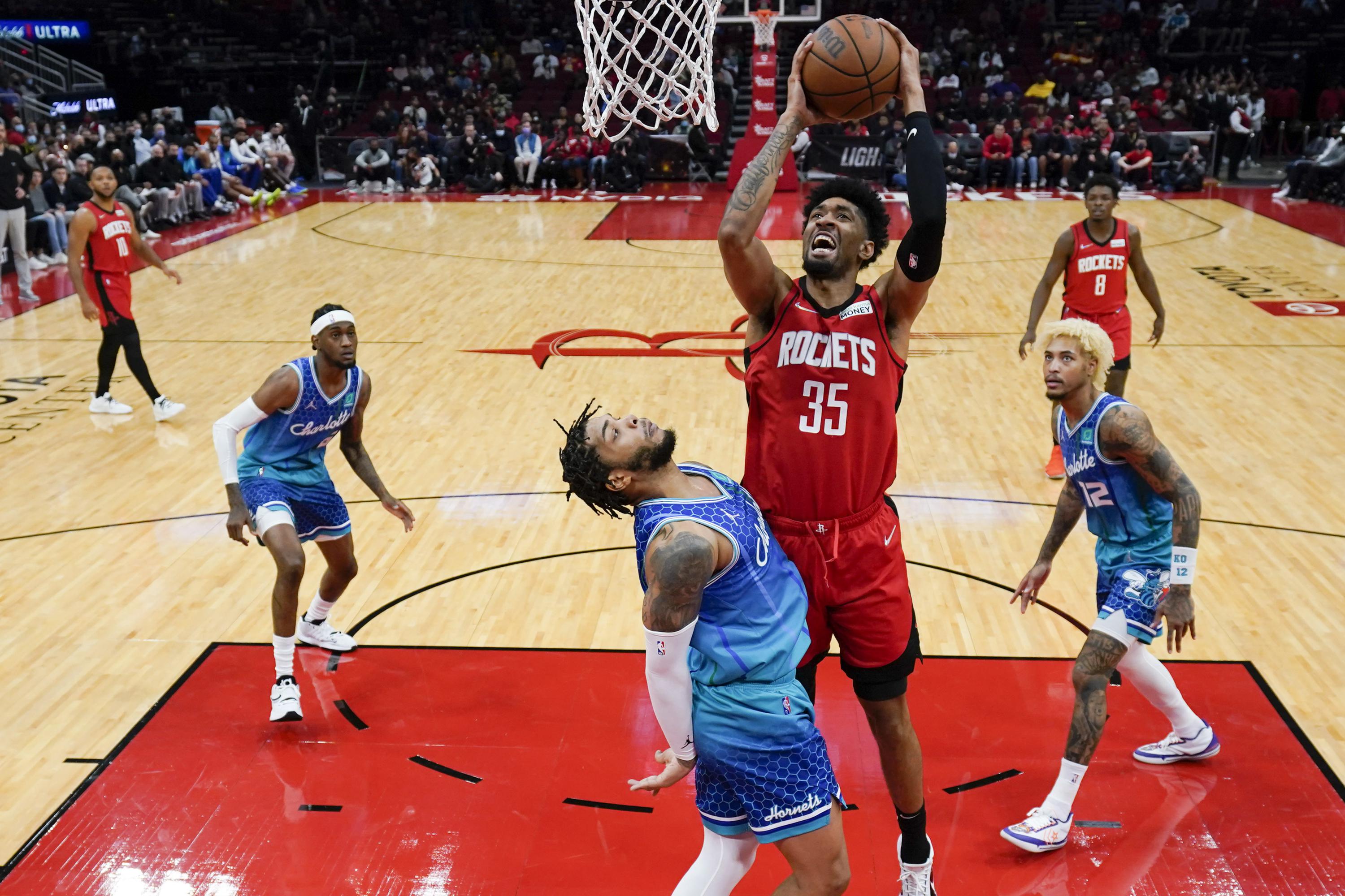Wood y Rockets derrotan 146-143 a Hornets en tiempo extra | AP News
