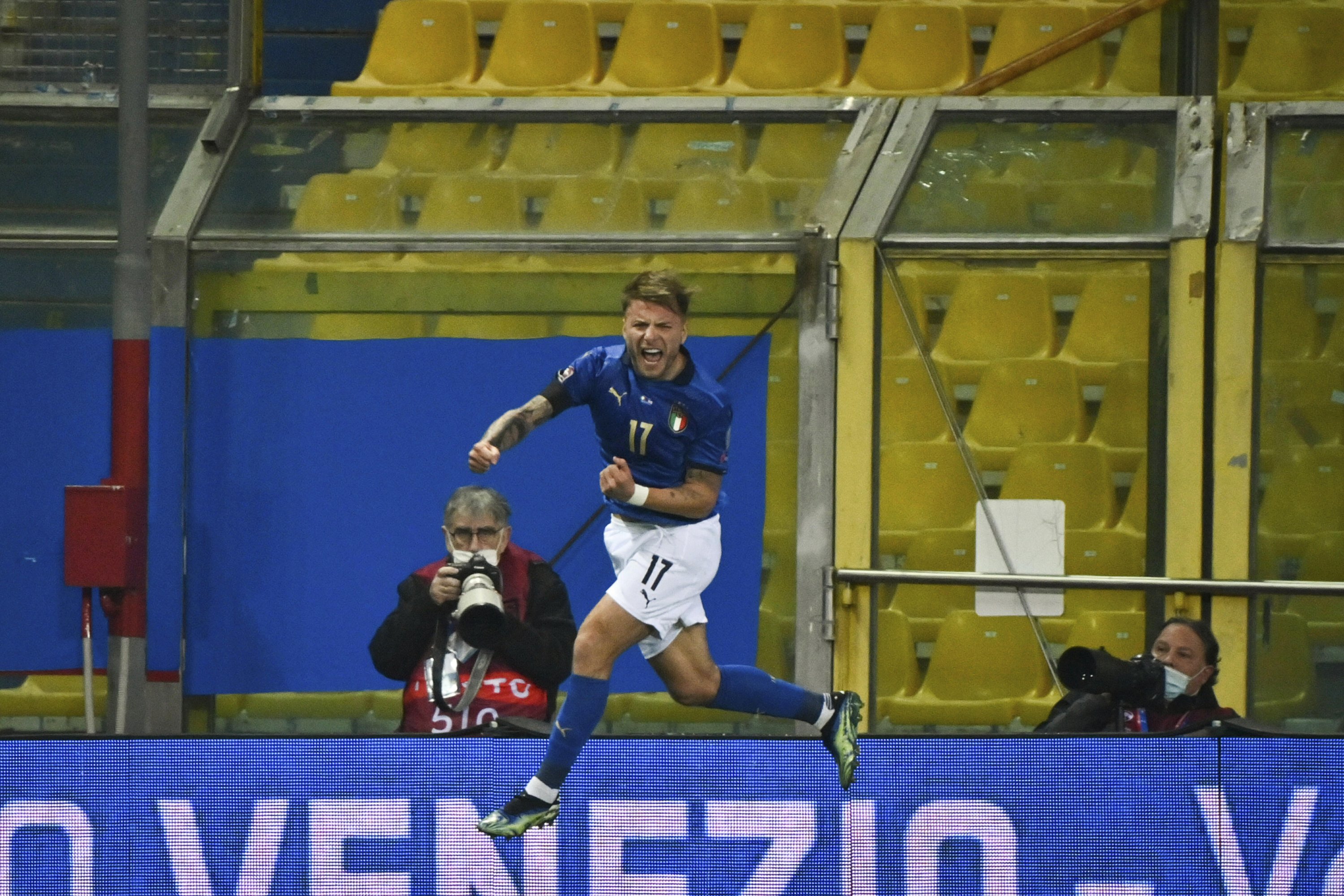 Italien besiegte Nordirland zu Beginn der WM-Qualifikation mit 2: 0 Italien besiegte Nordirland zu Beginn der WM-Qualifikation mit 2: 0