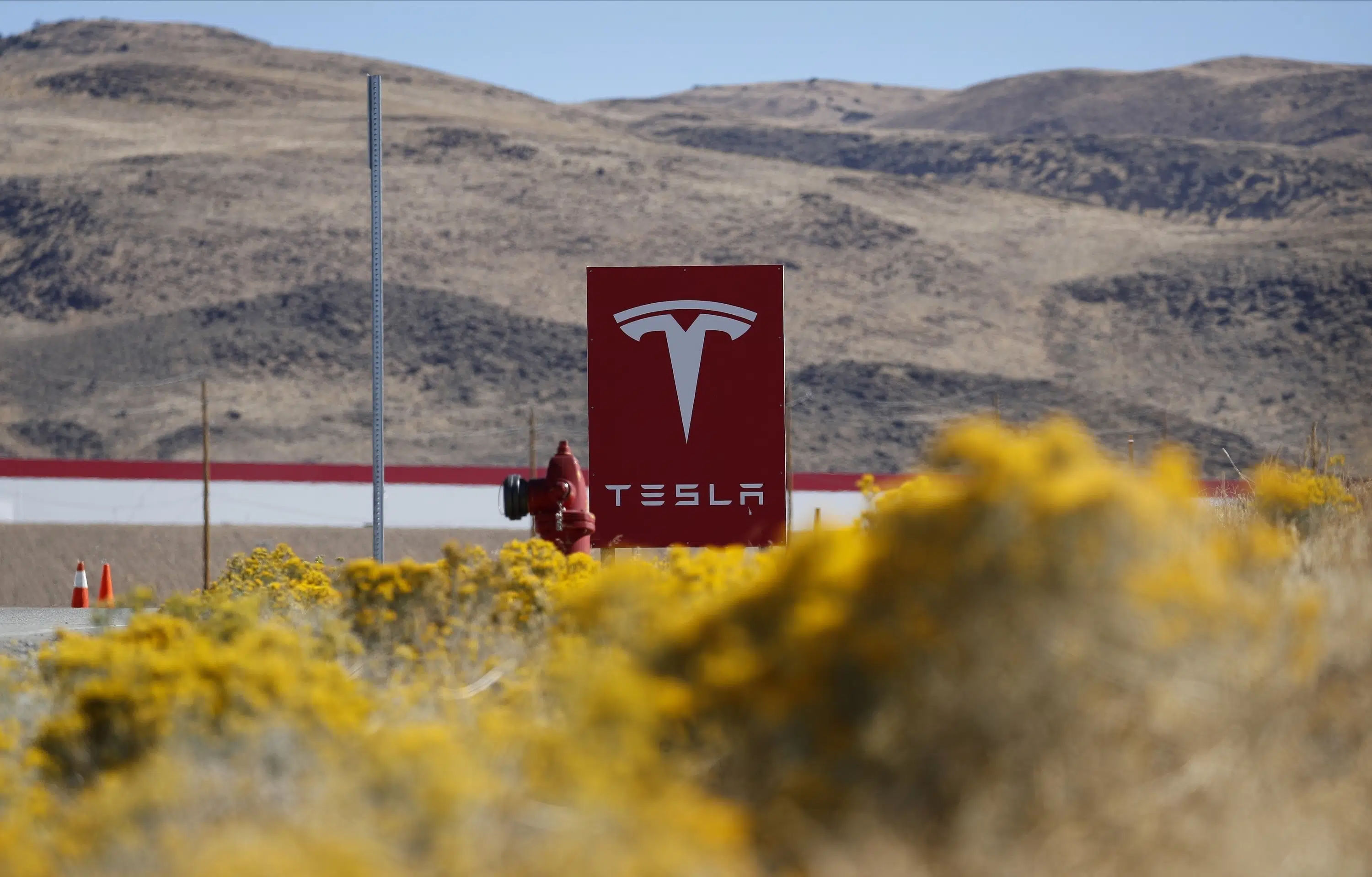 Tesla gets 0M tax deal for Nevada expansion, truck plant