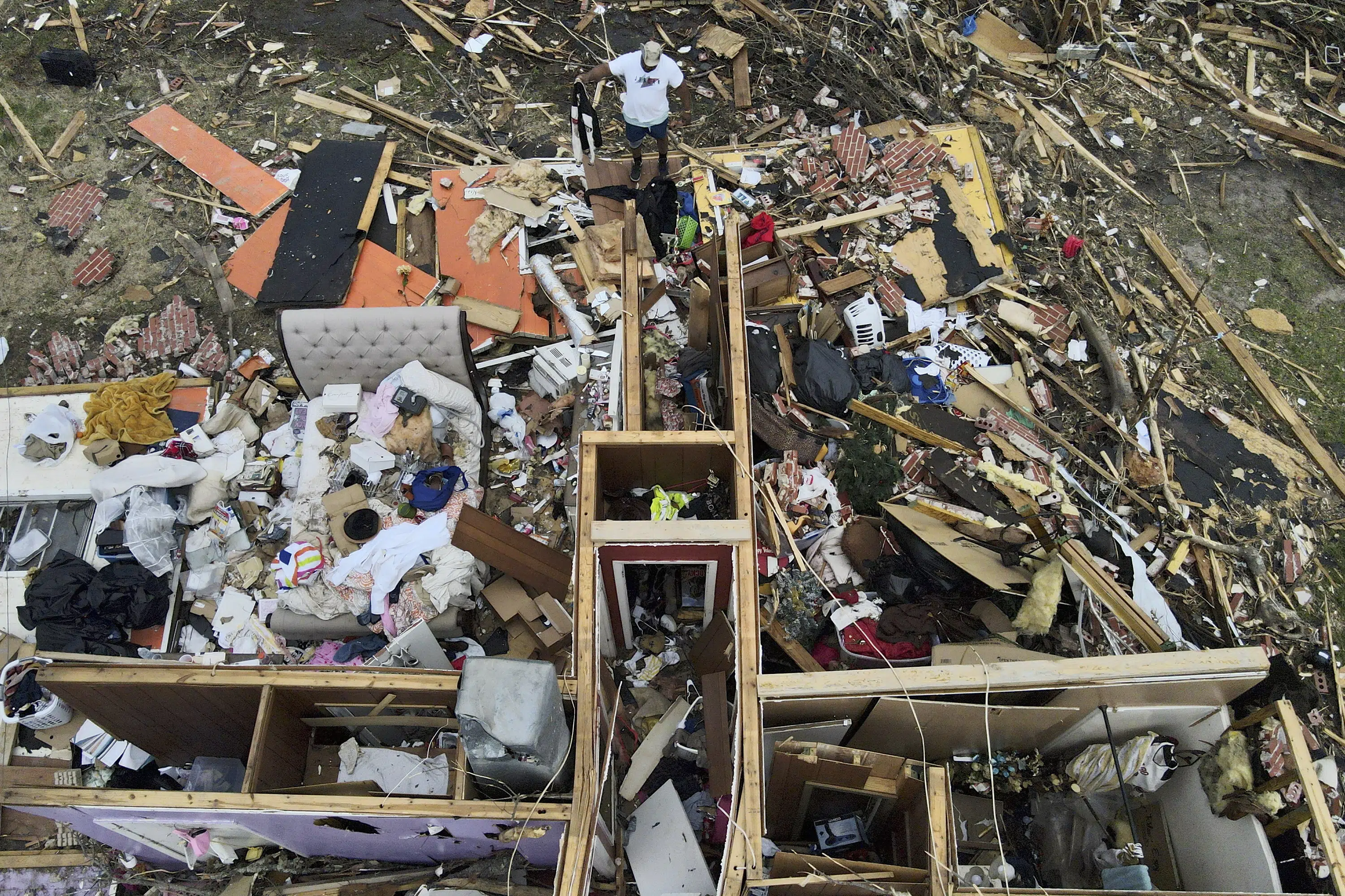 Dangerous Storms Tornadoes May Move To The Midwest South