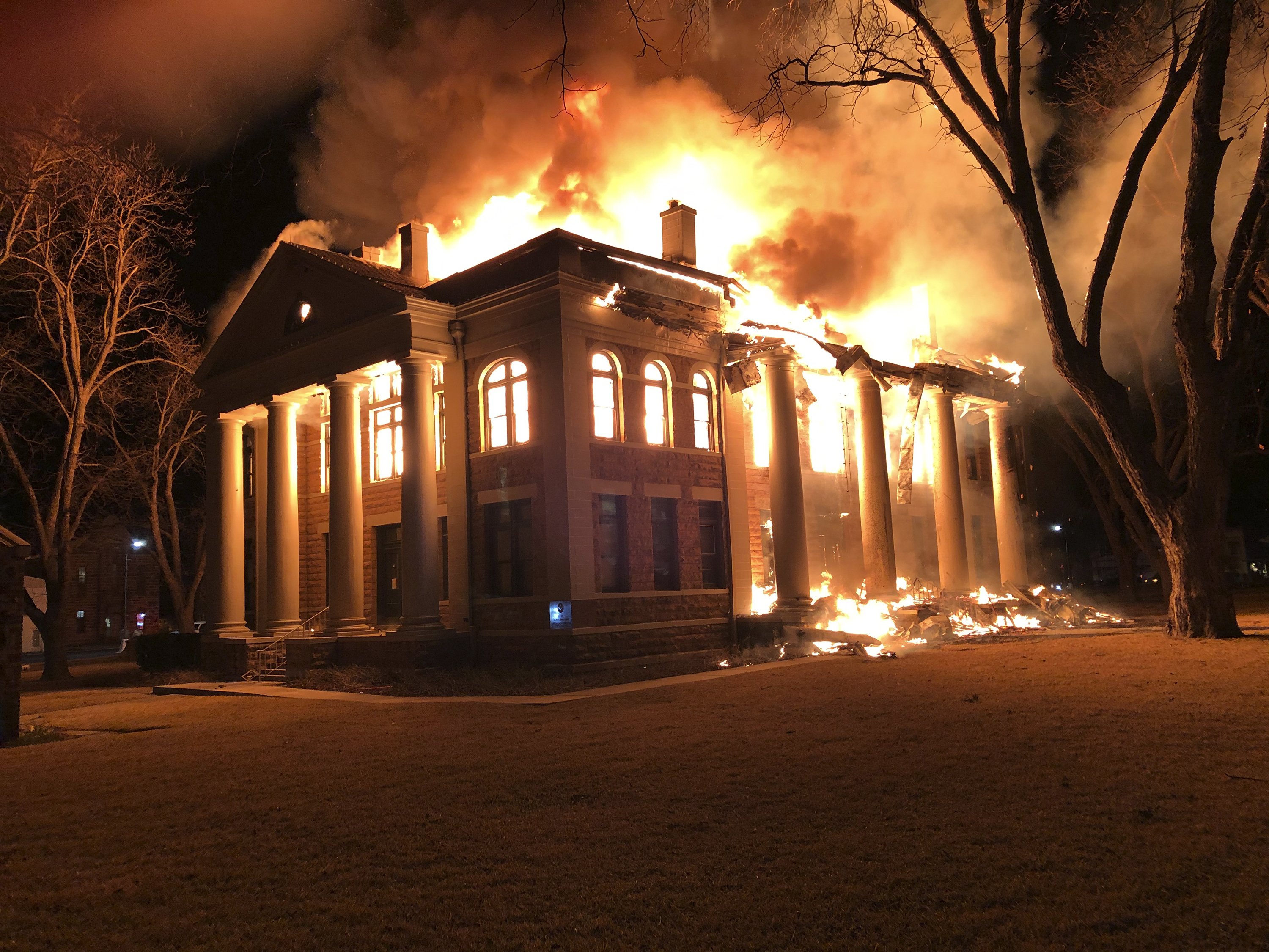 Arson suspected in massive fire in Texas courthouse
