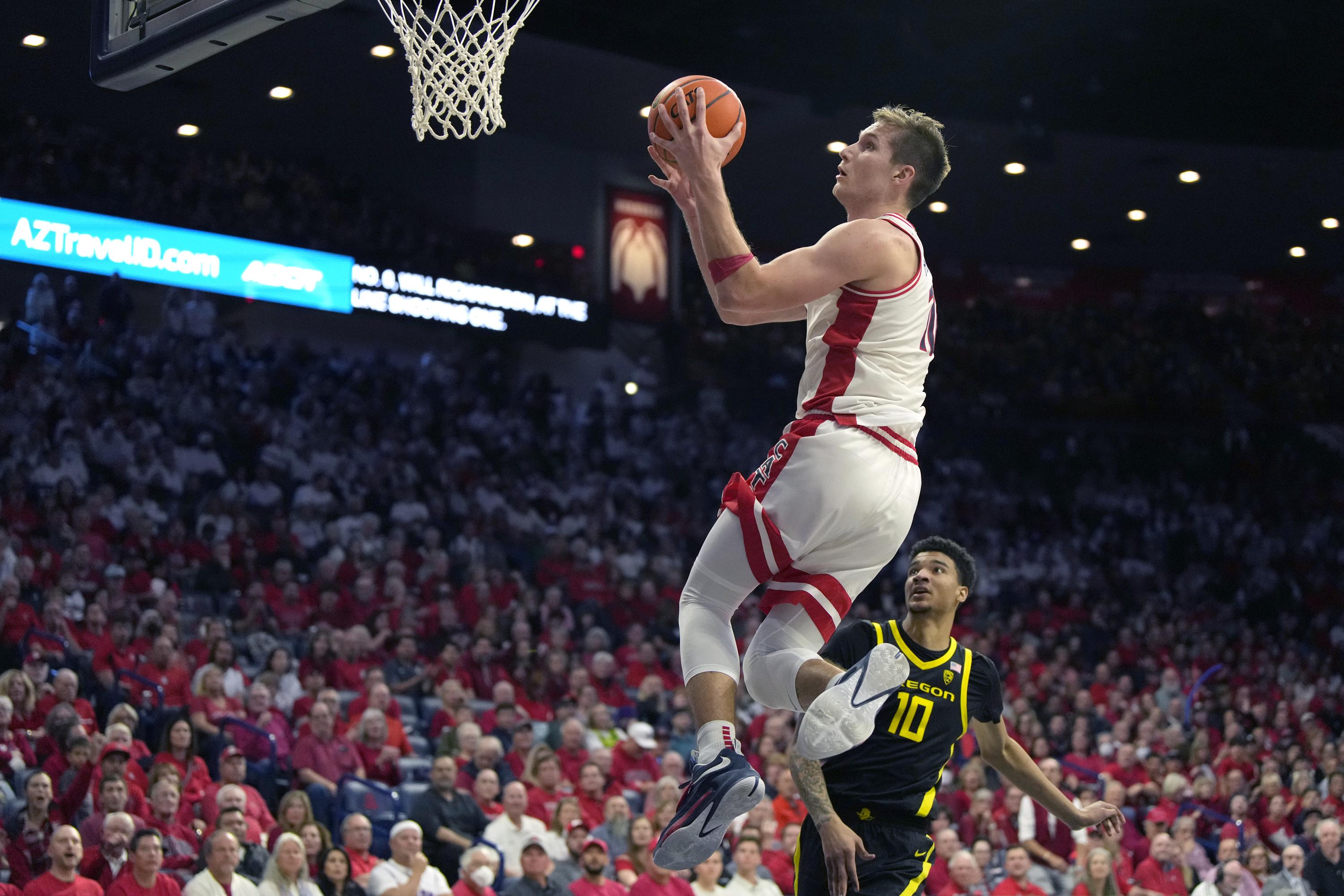 Tubelis pelnė 40 taškų 5-oje Arizonos rungtynėse 91:76 Oregono valstijoje.