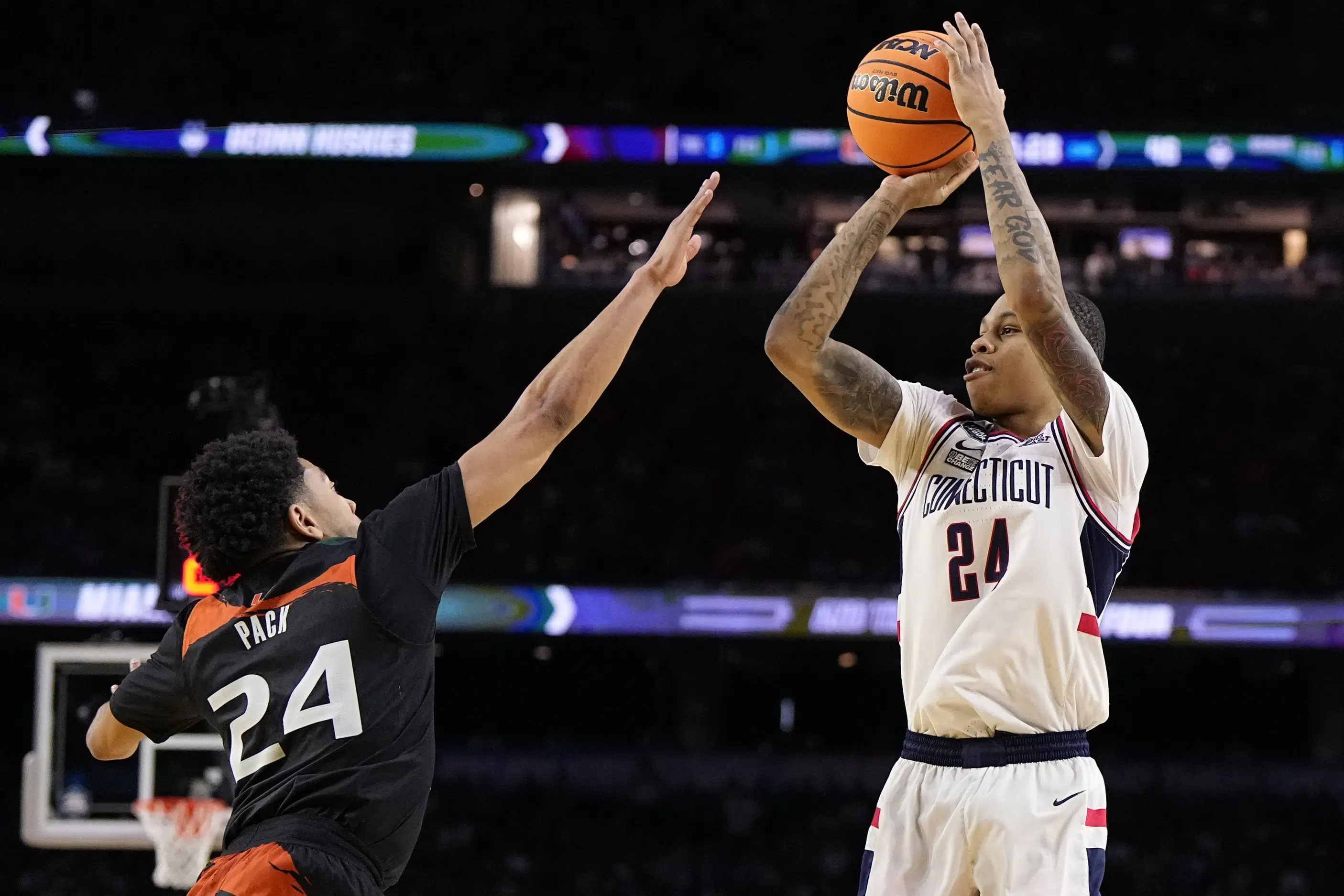 UConns Hawkins bounces back from illness in Final Four win