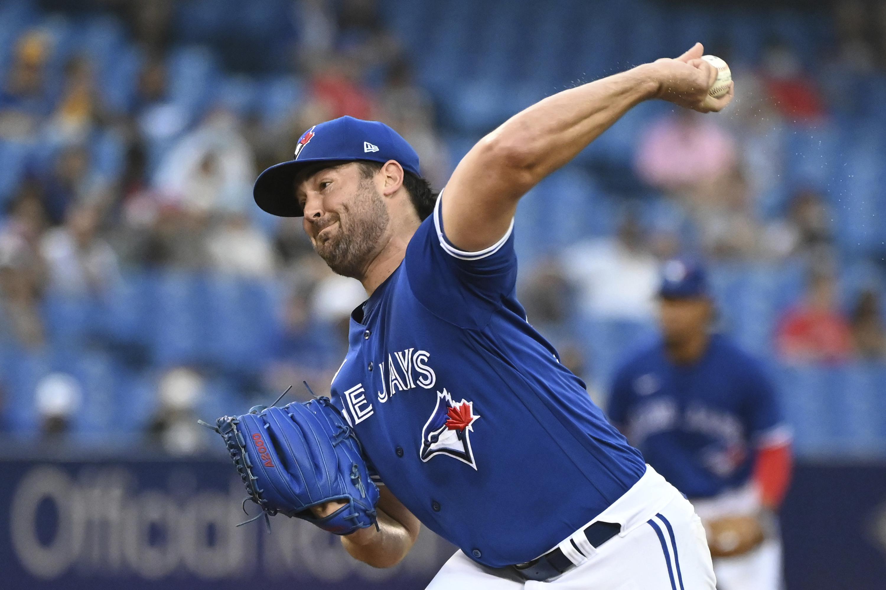 Ray fans 14, Kirk gets winning hit, Jays beat White Sox 3-1 | AP News