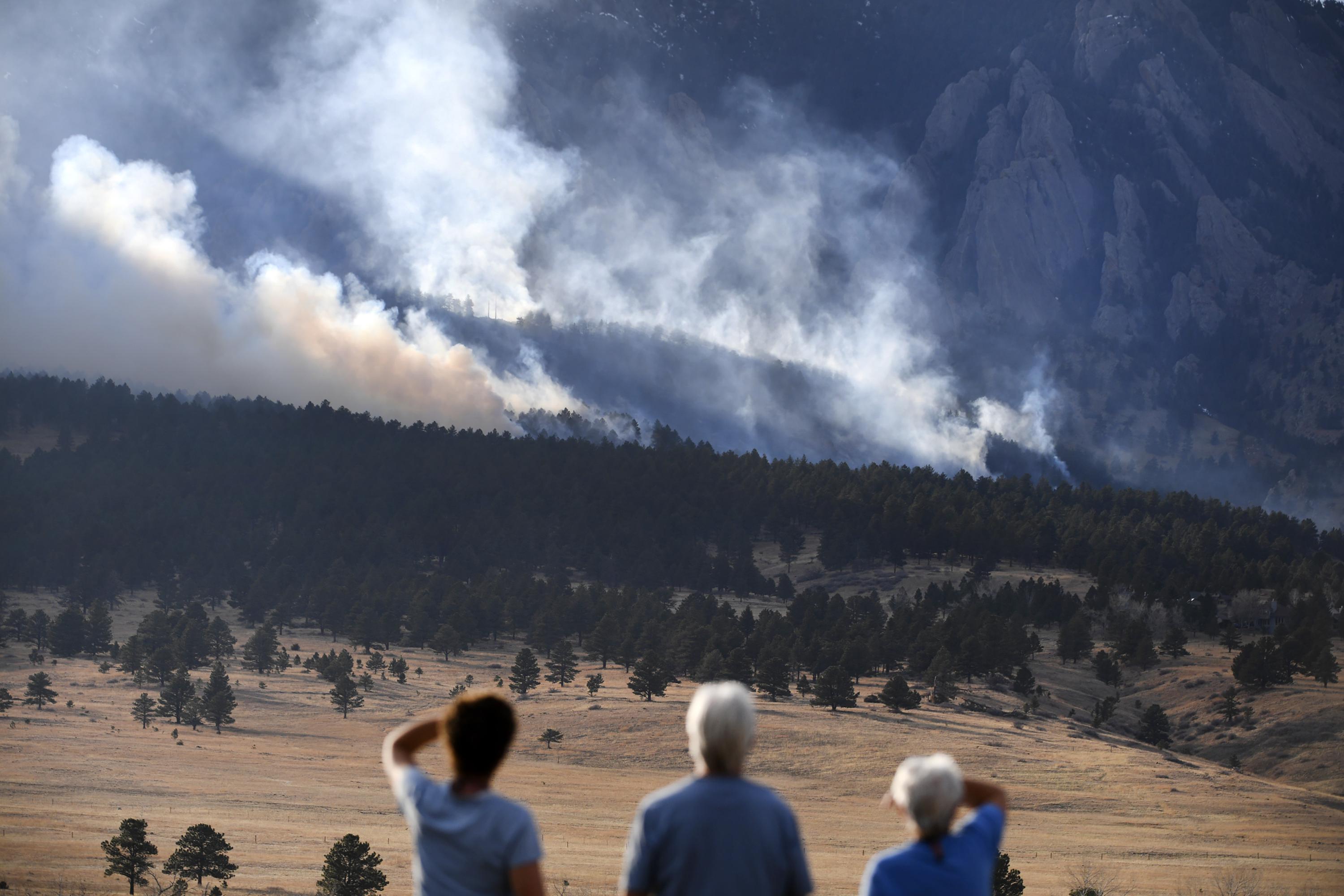 Colorado Wildfire Forces Evacuation Orders For 19000 People Ap News 8996