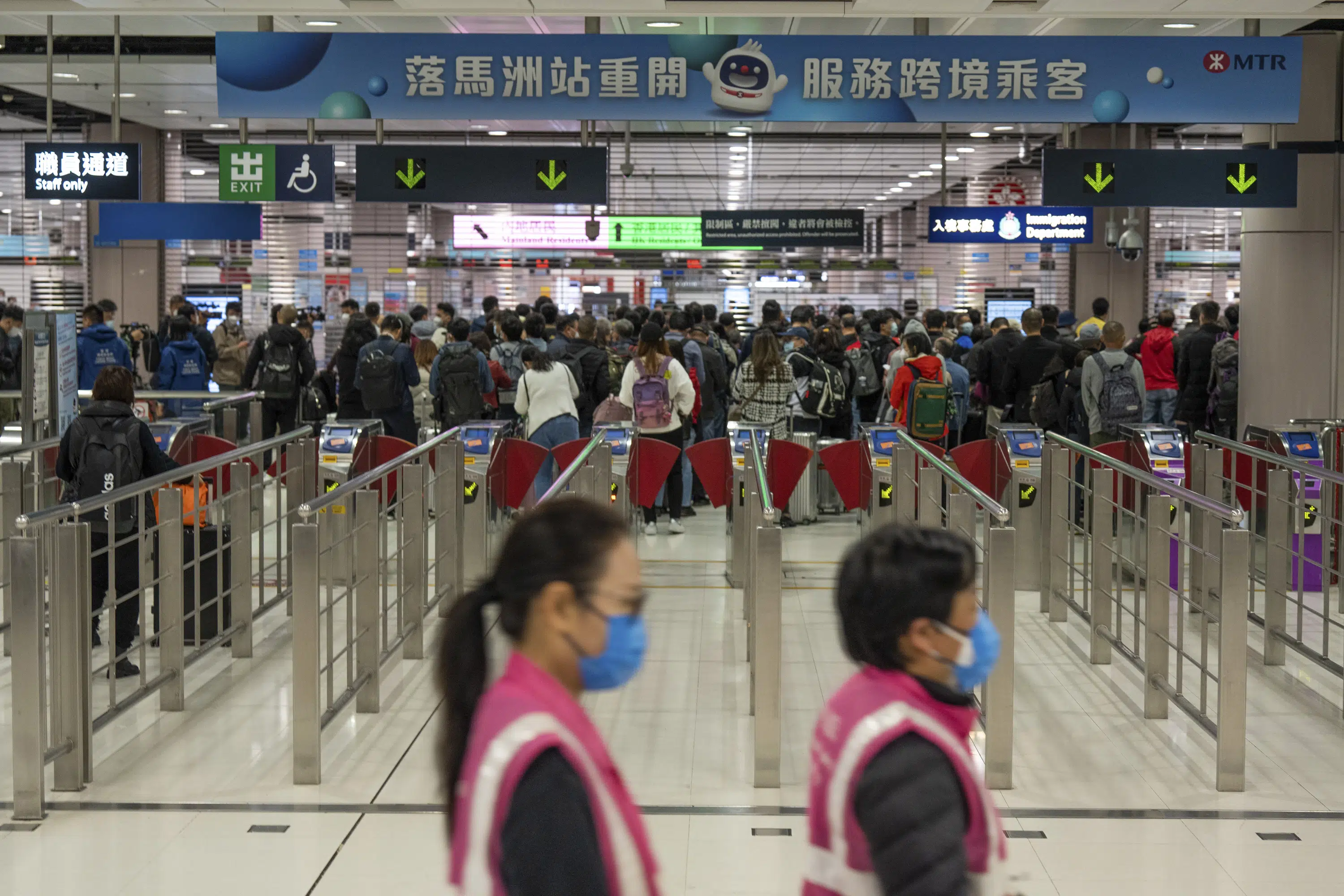 Reisende beeilen sich, die Wiedereröffnung Chinas zu nutzen