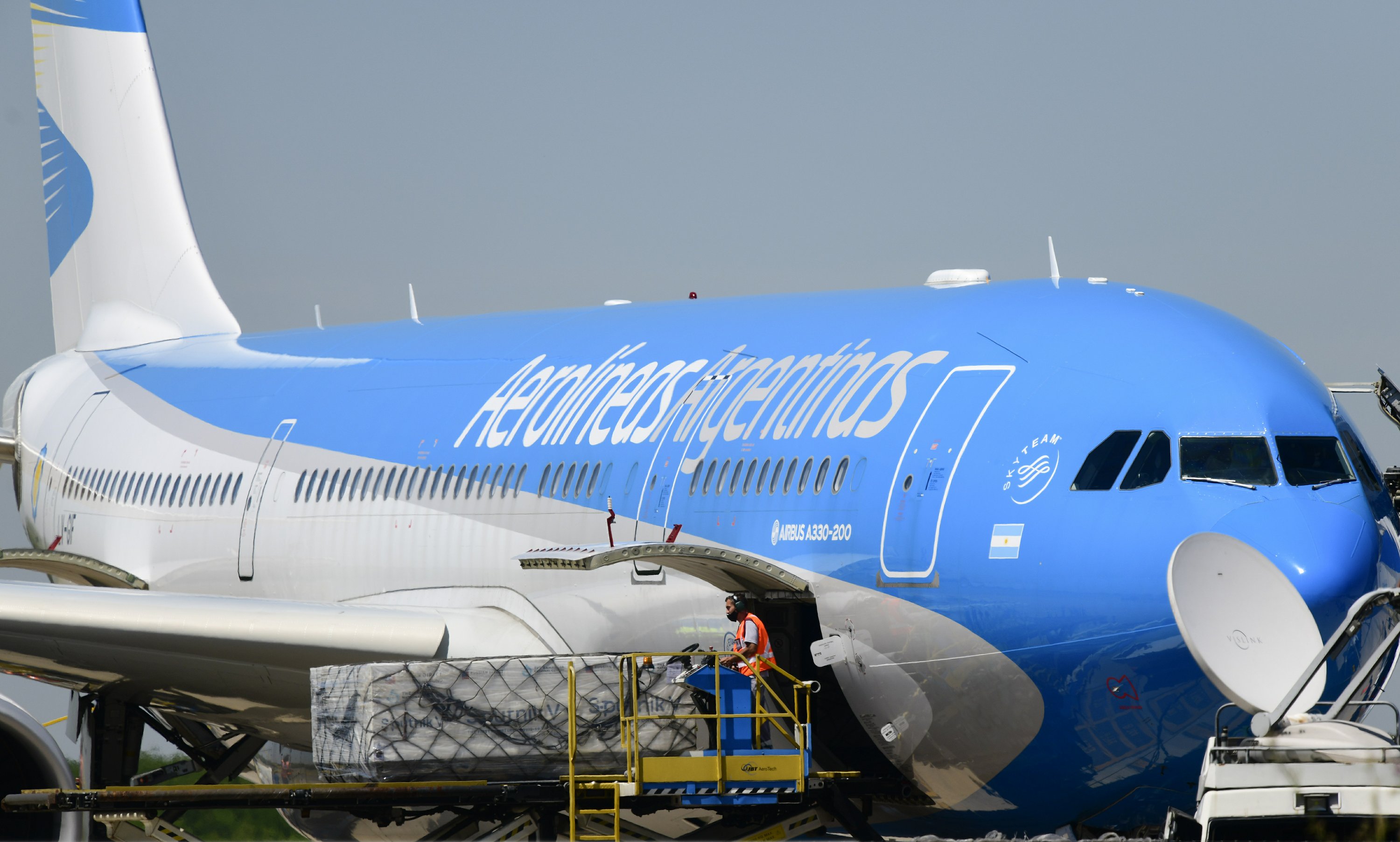 Vacuna rusa Sputnik V llega a Argentina | AP News