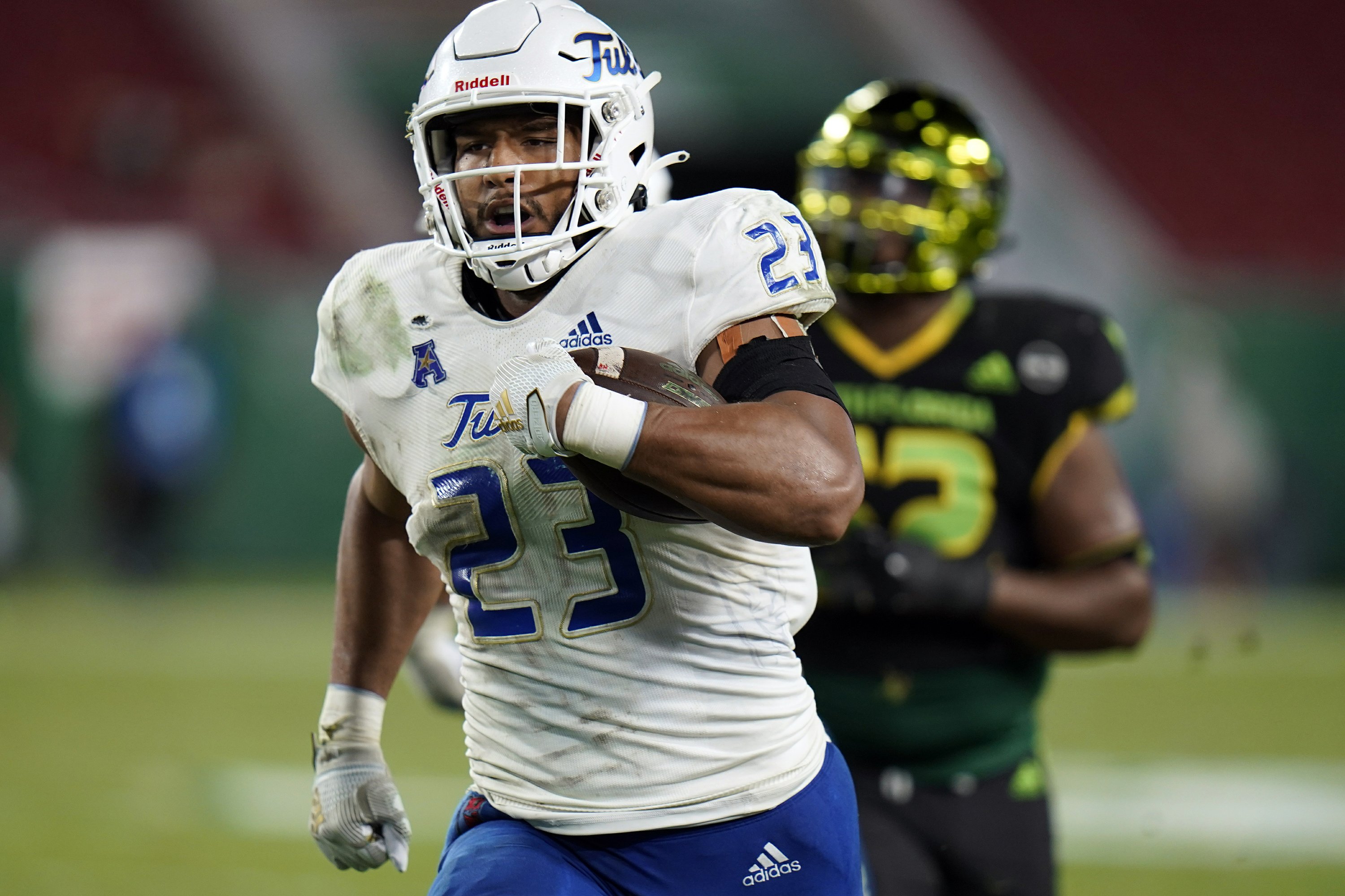 Tulsa LB Collins a small-town player with big-time talent