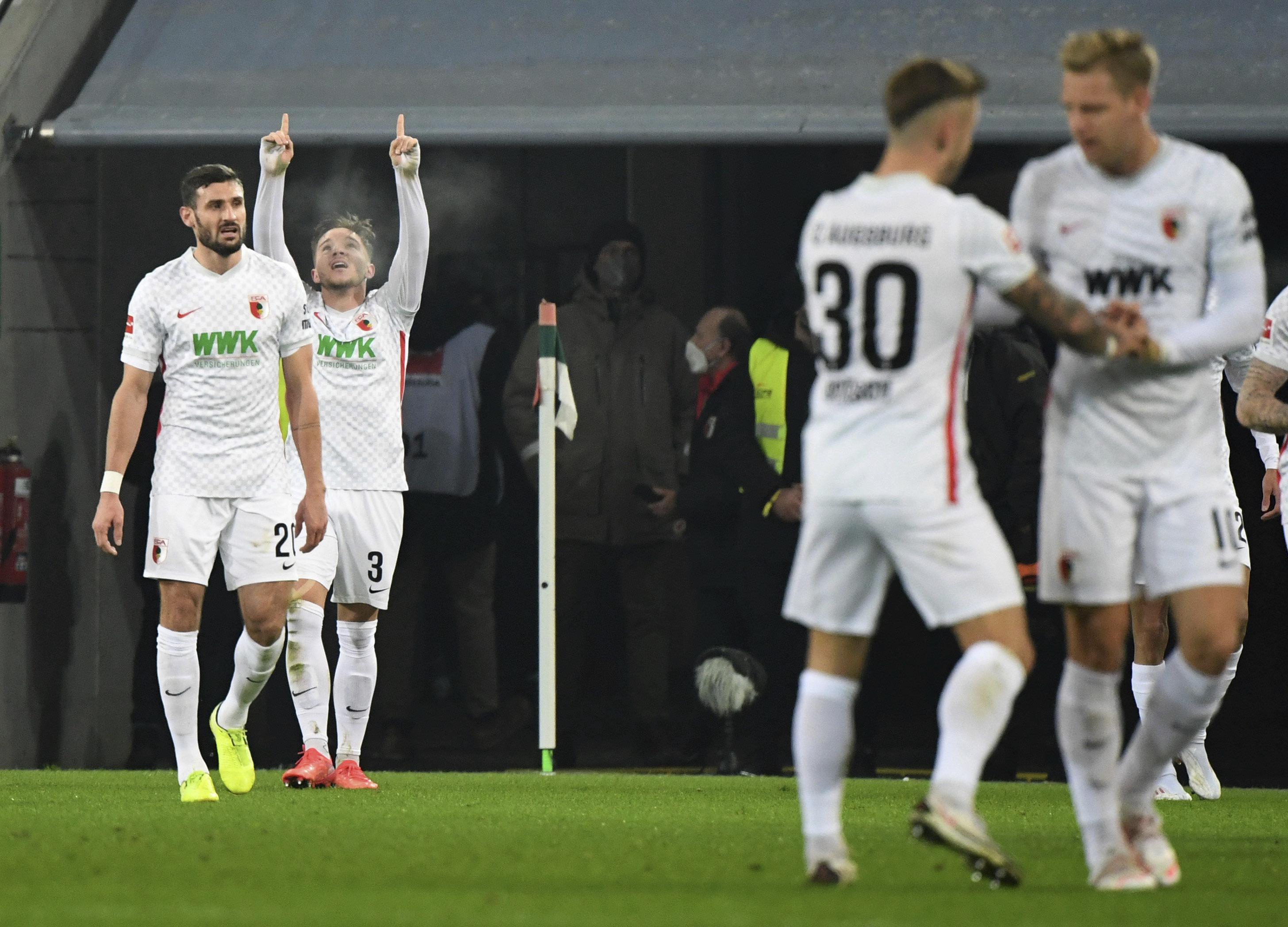 Augsburg pokonał Bayern Monachium i wygrał derby Bawarii 2-1