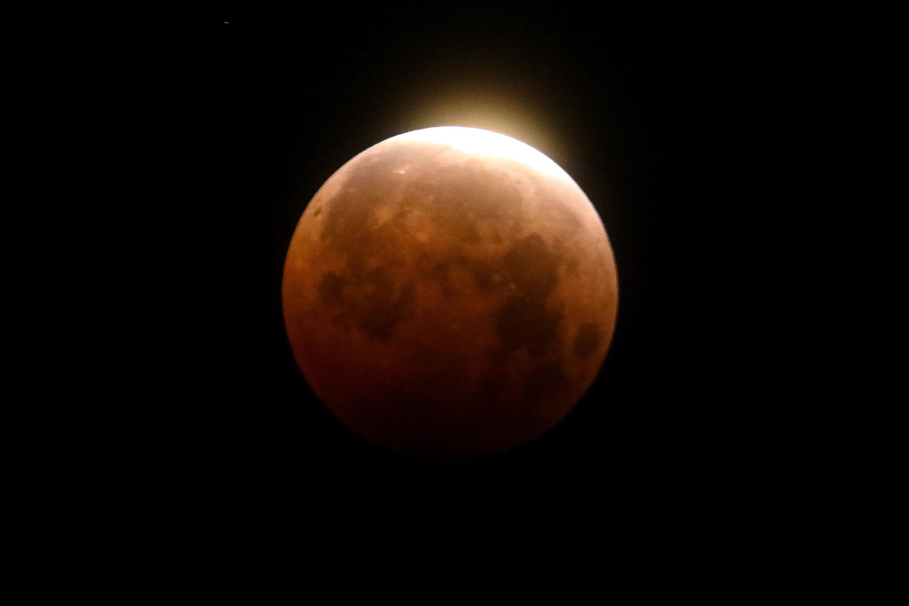 Moon goes blood red this weekend: 'Eclipse for the Americas' - The Associated Press - en Español