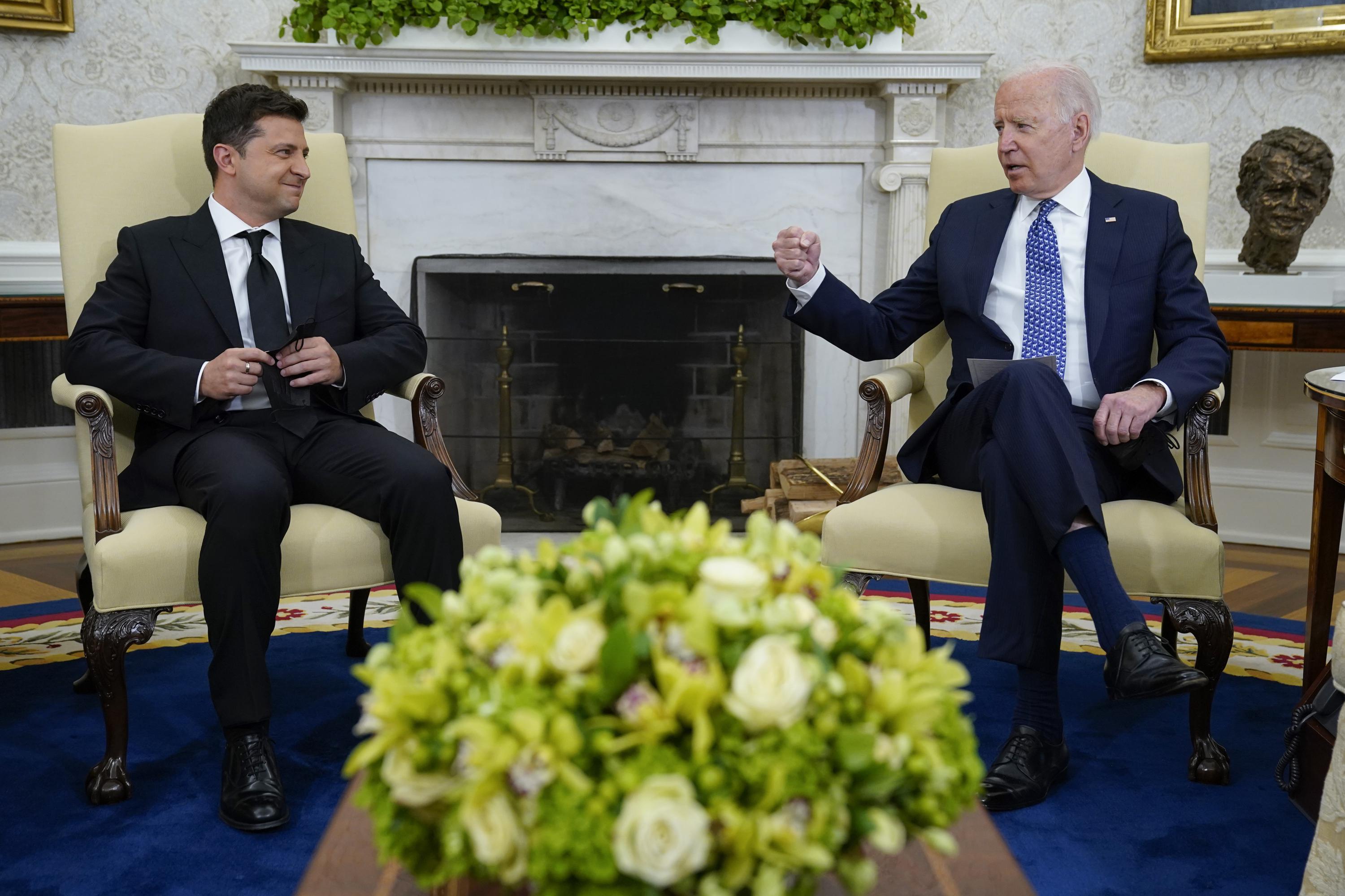 biden-meets-ukraine-leader-in-long-sought-oval-office-visit-ap-news