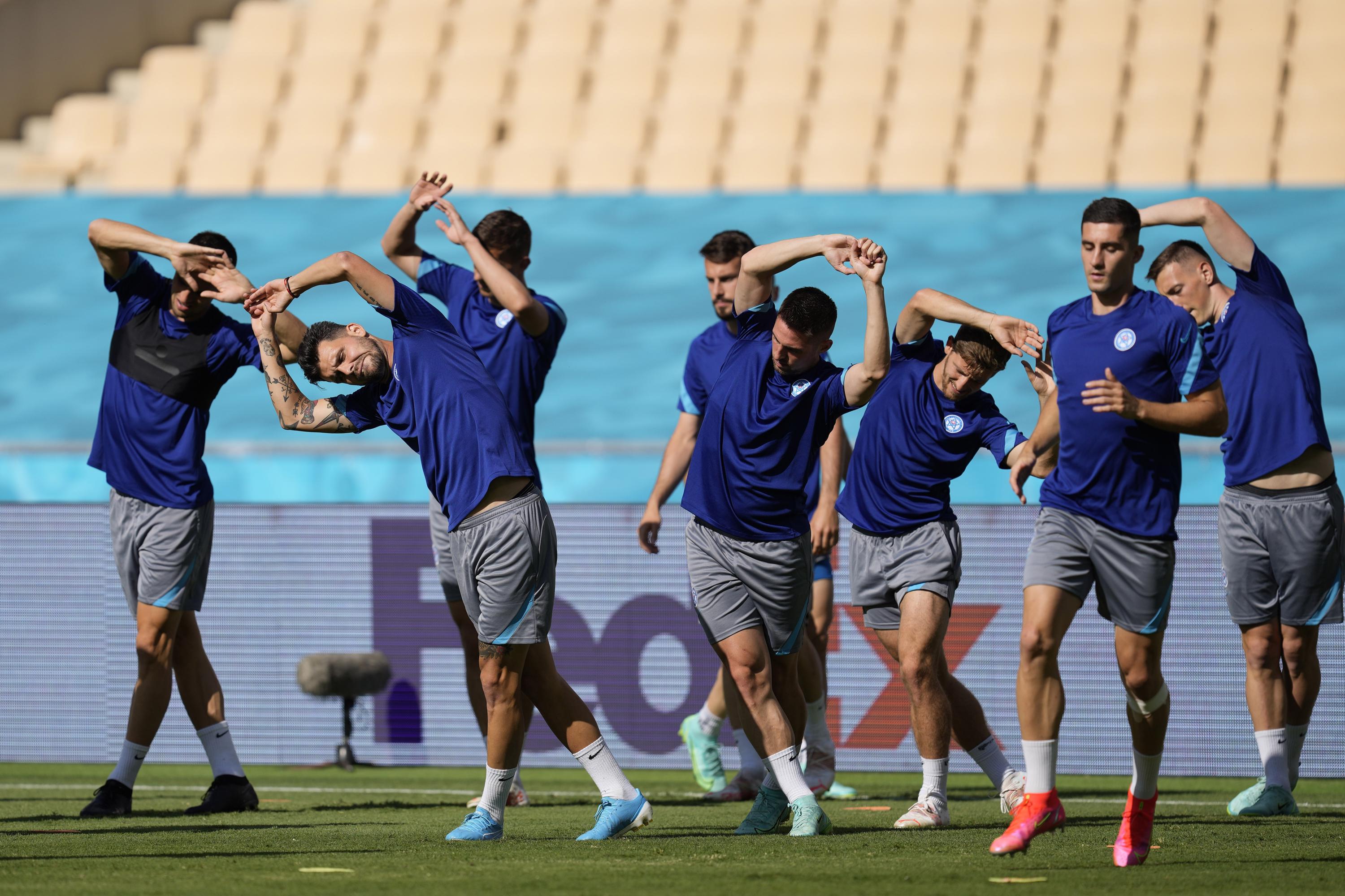 Spain set to bring in Busquets to avoid Euro 2020 debacle | AP News