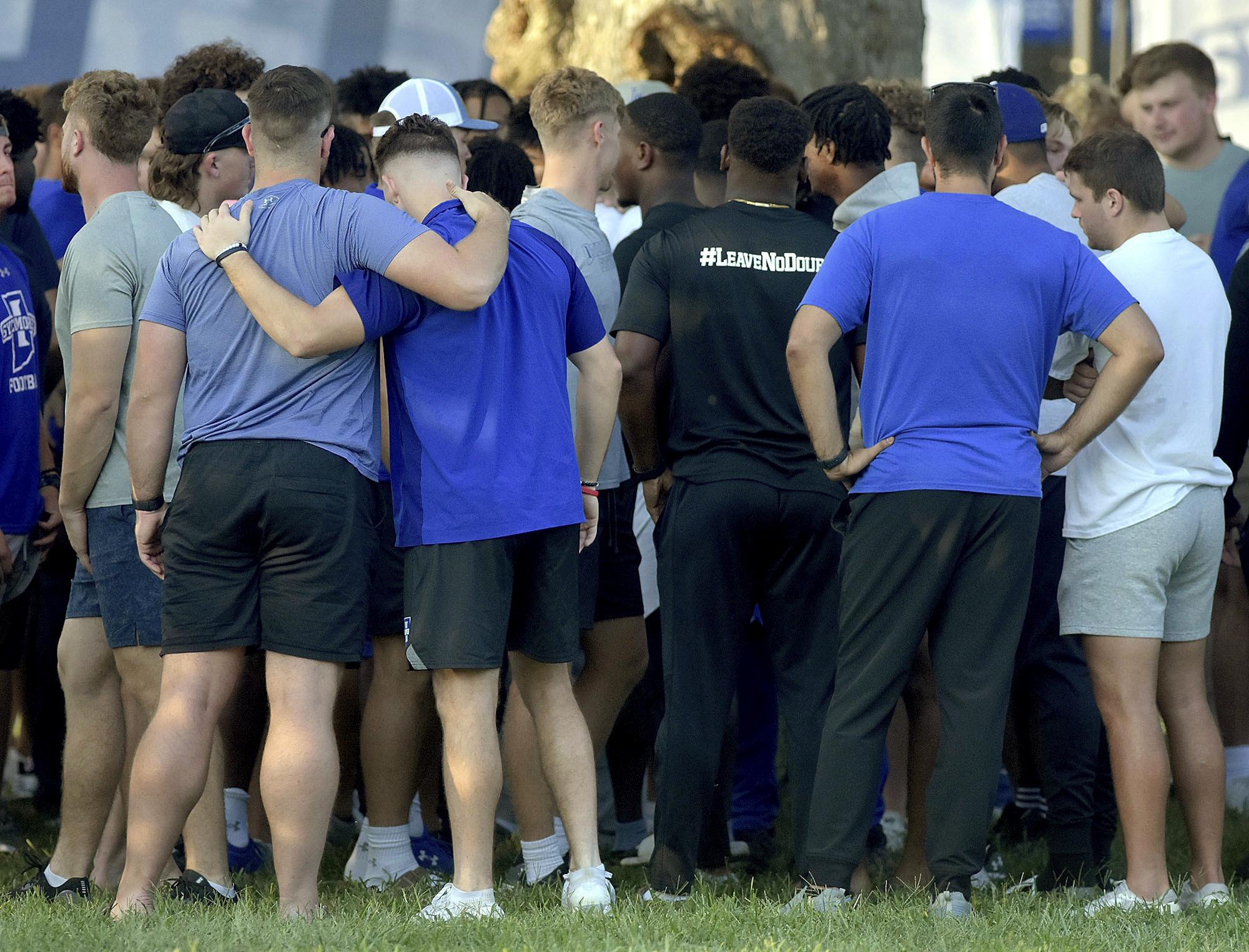 2-indiana-state-football-players-among-3-killed-in-crash-ap-news