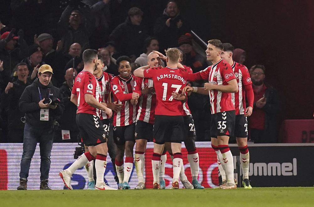 Southampton's Oriol Romeu, center facing, celebrates scoring his team's second goal of the game with team-mates against Norwich City during the English Premier League soccer match at St. Mary's Stadium, in Southampton, England, Friday, Feb. 25, 2022. (Adam Davy/PA via AP)