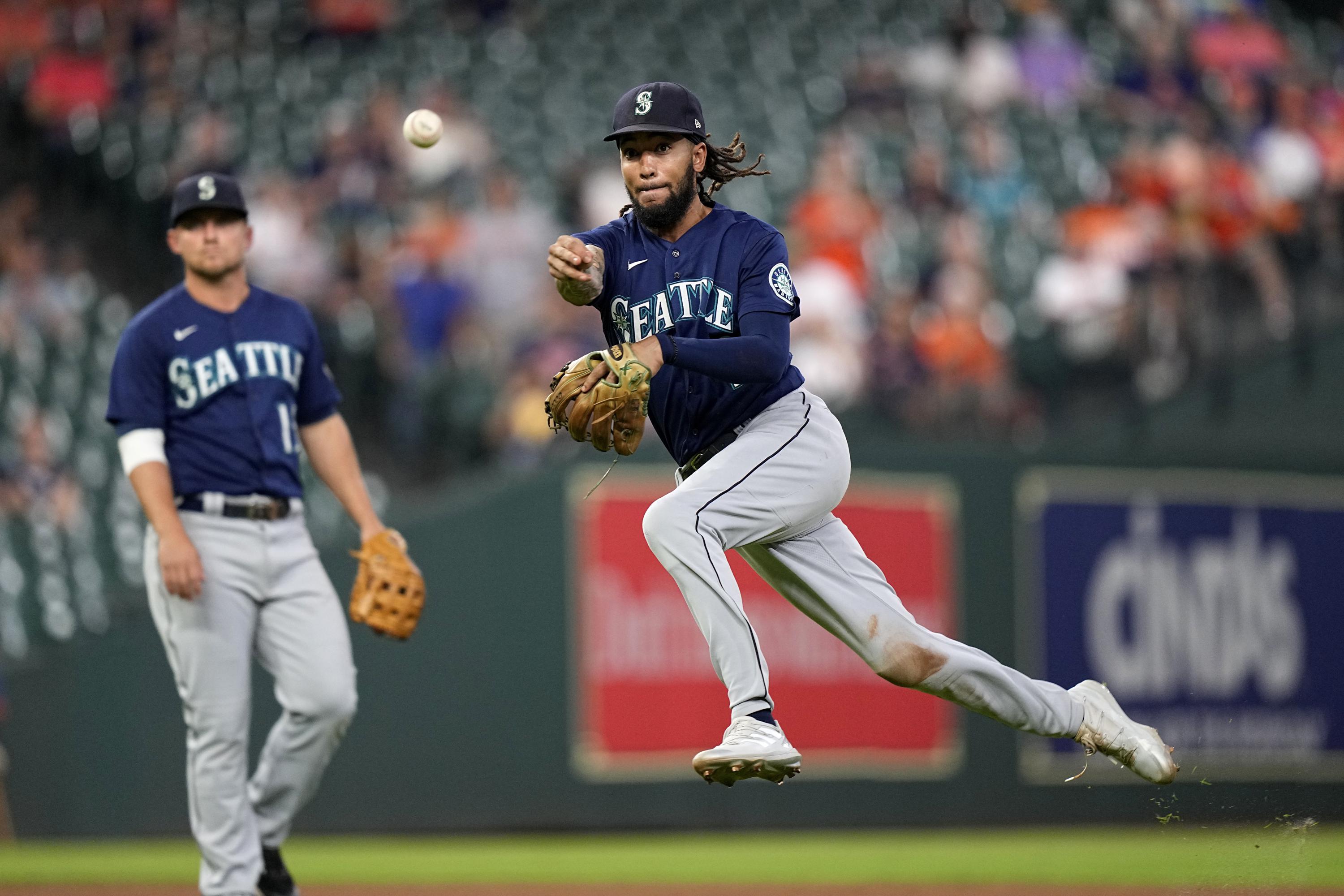 Mariners sign SS J.P. Crawford to $51M, 5-year contract | AP News