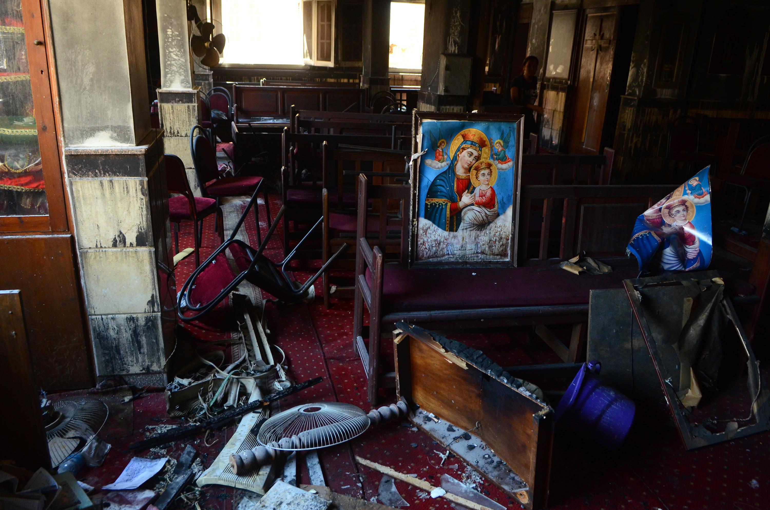 Officials: Fire at Coptic church in Cairo kills 41, hurts 14 - The Associated Press - en Español