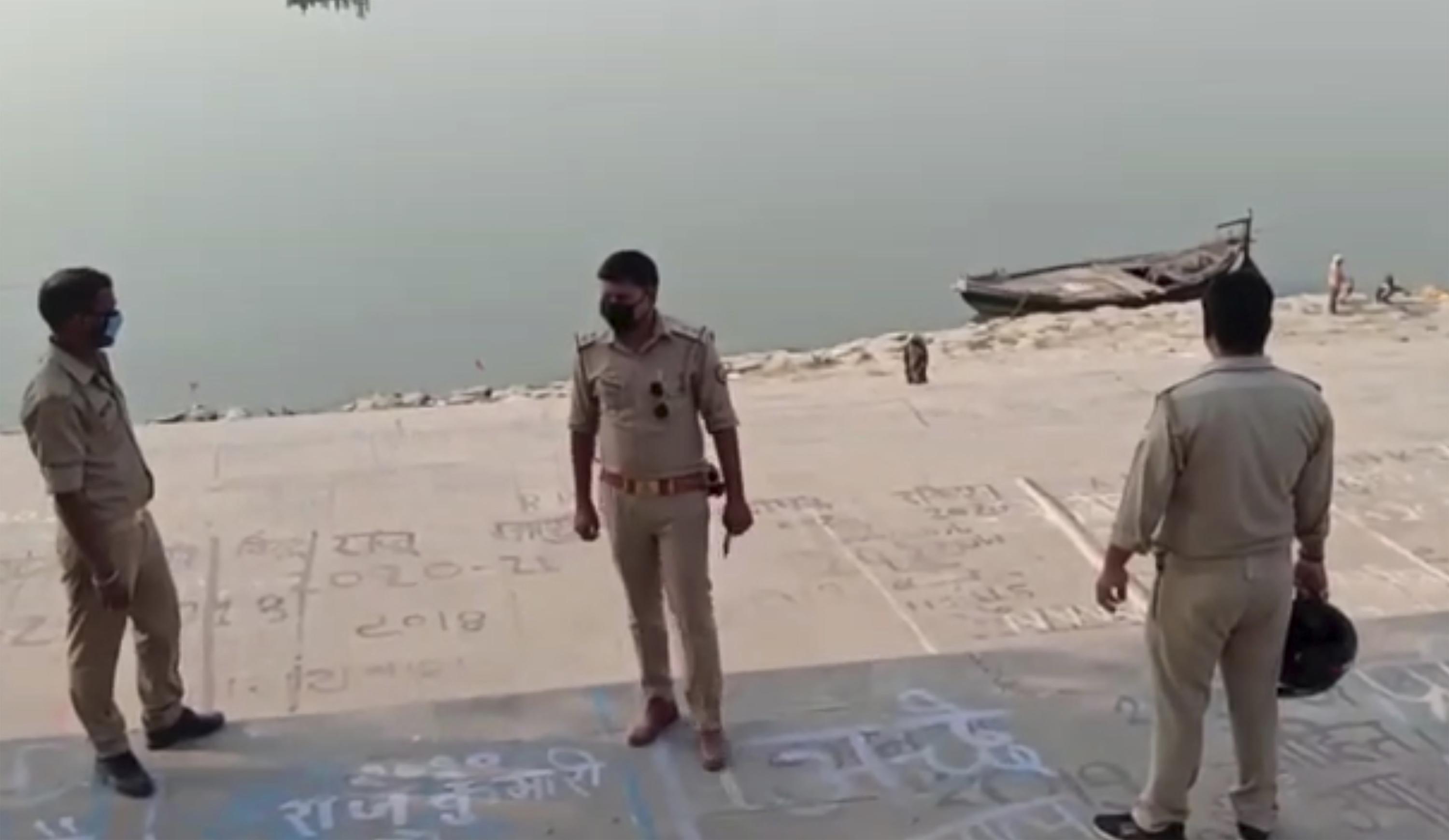 Scores of dead bodies found floating in India's Ganges River - The Associated Press