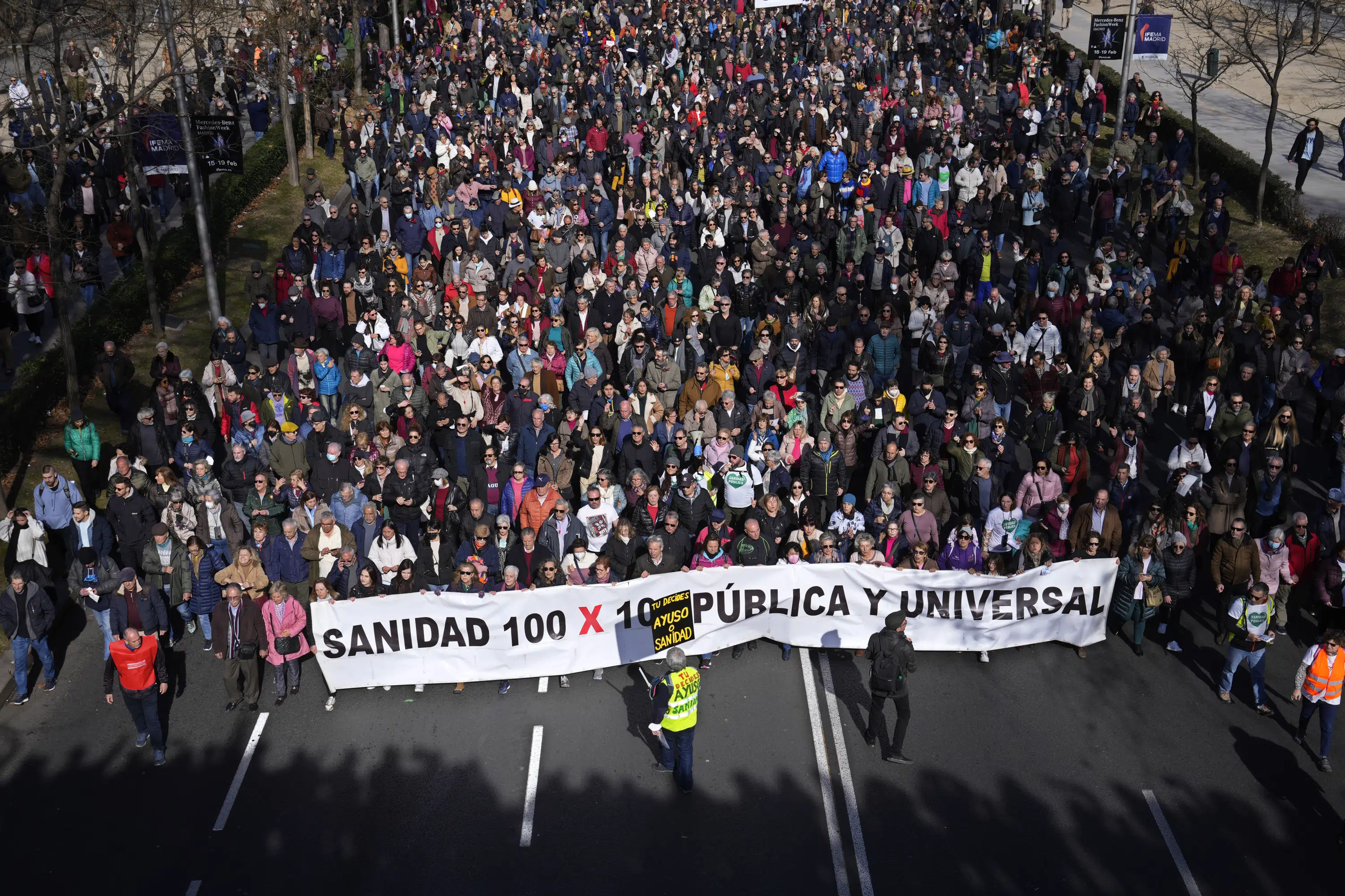 España: Cientos de miles marchan por la sanidad en Madrid