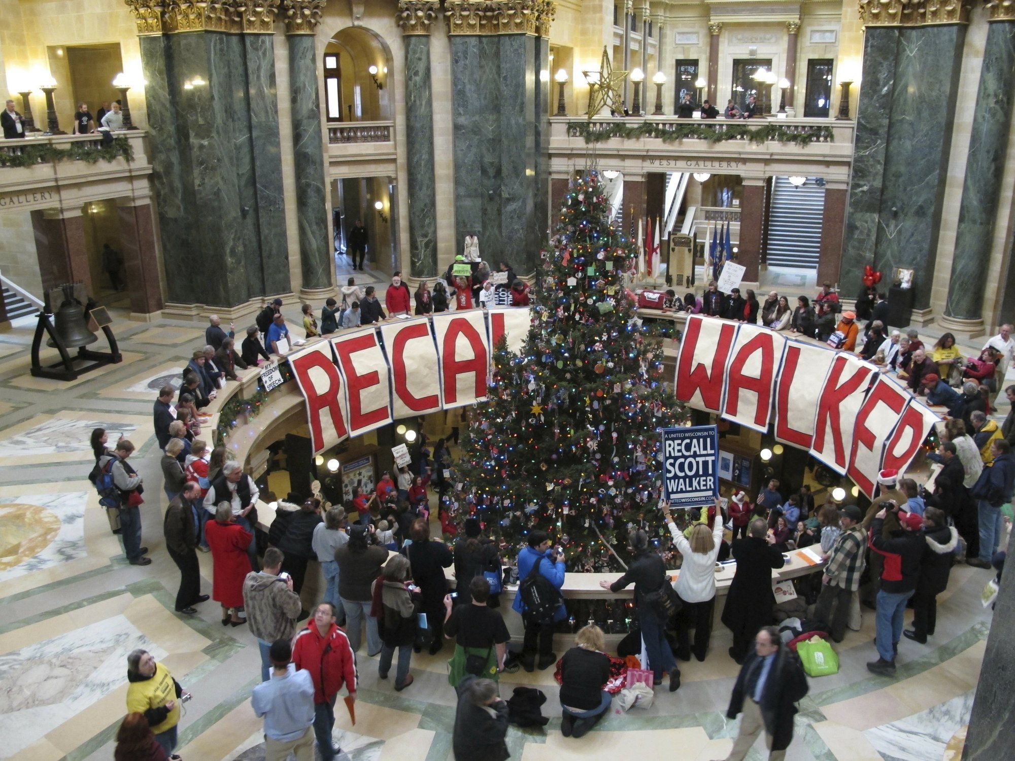 Christmas Pageant At The Wisconsin Capitol 2022 Closed Wisconsin Capitol Deflates Security Concerns | Ap News