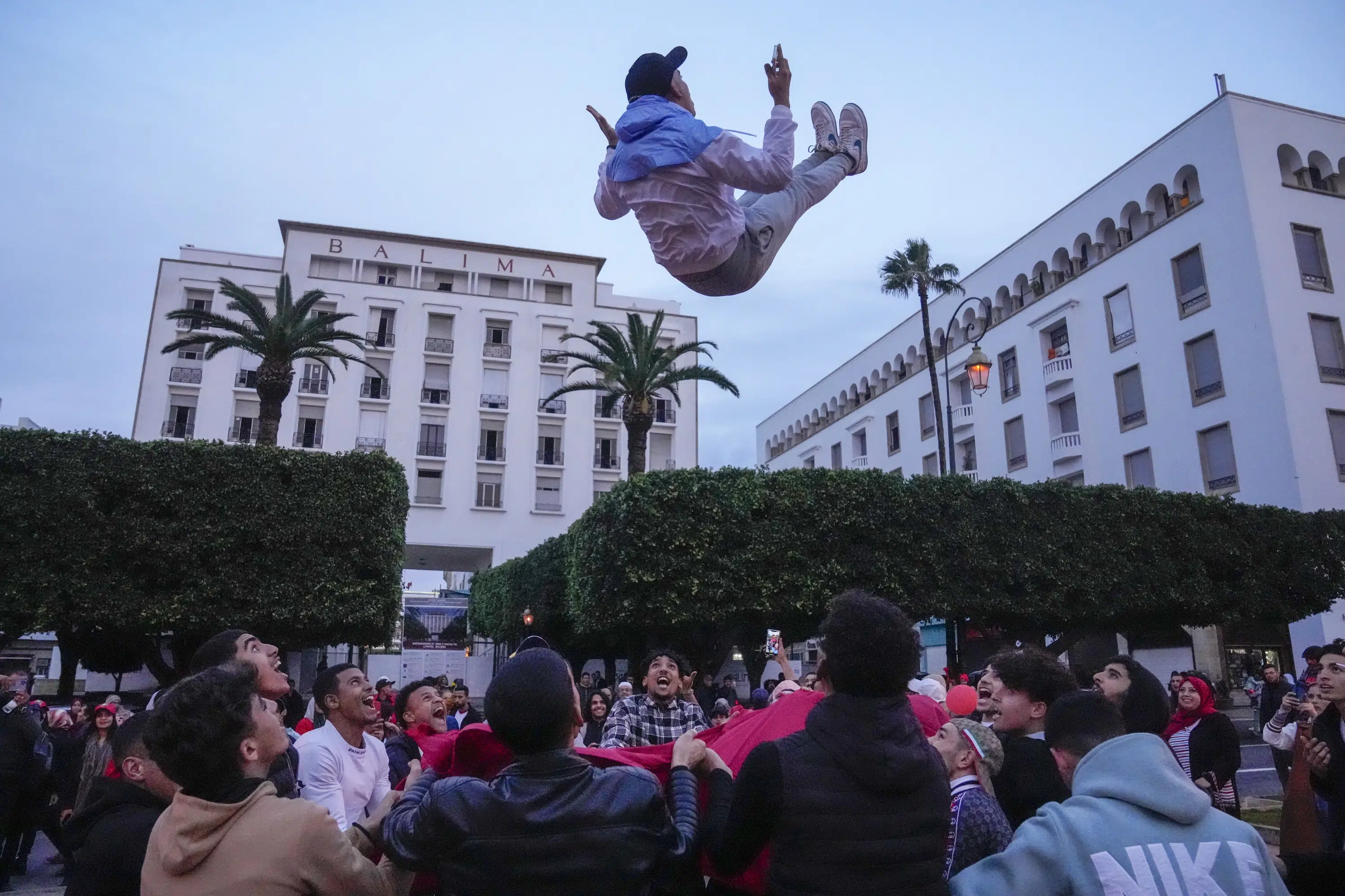 Jubilosos marroquinos festejam vitória sobre Portugal