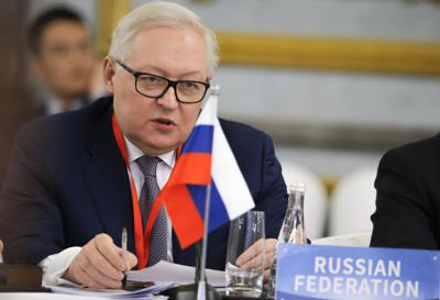 Archivo - El viceministro de Exteriores de Rusia, Sergey Ryabkov, en una fotografía de archivo del 30 de enero de 2019 una conferencia sobre el Tratado de No Proliferación de Armas Nucleares, en Beijing.  (Thomas Peter/fotografía de Pool vía AP, Archivo)