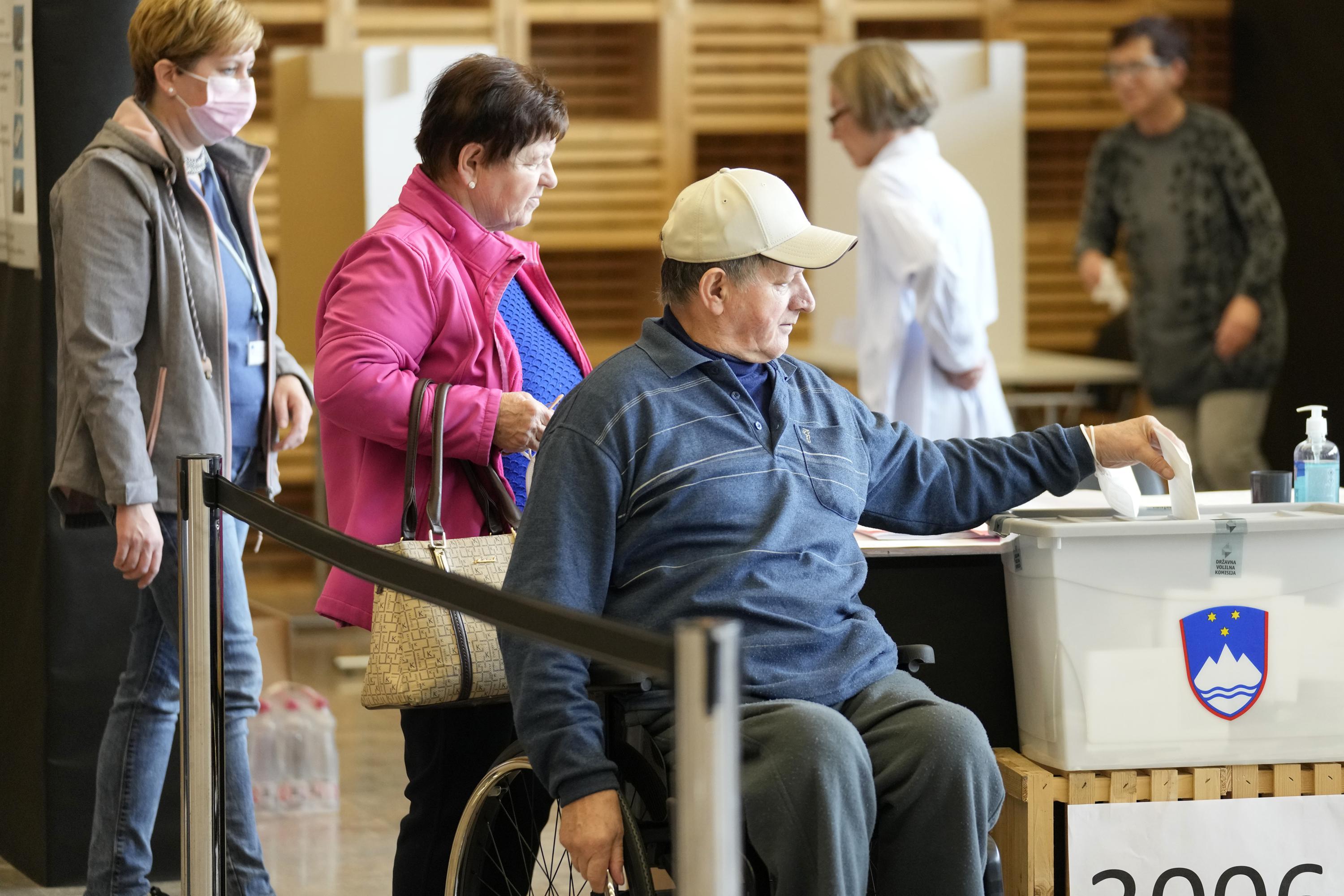 V Sloveniji potekajo volitve sredi razhajanj o populistični poti