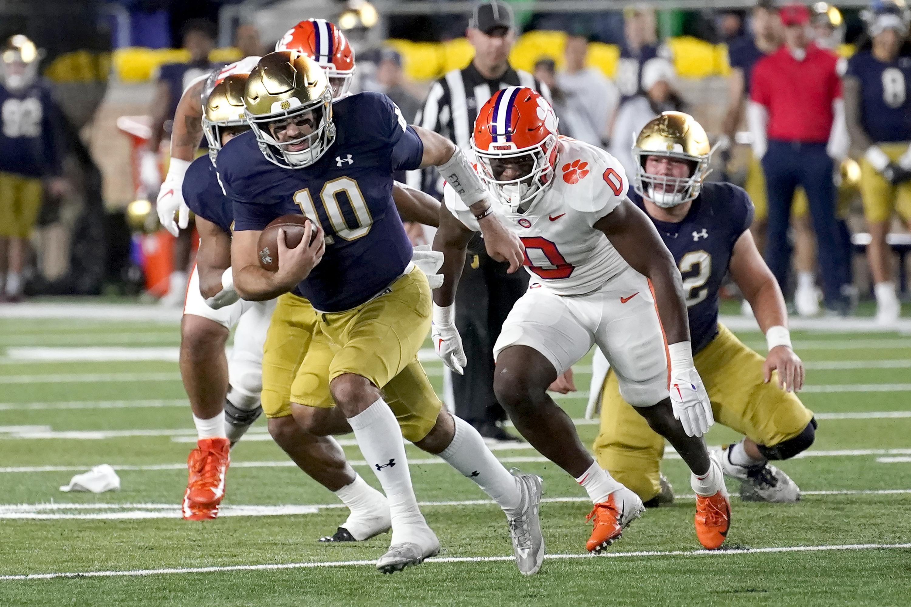 How did Notre Dame football handle its road test against Clemson?