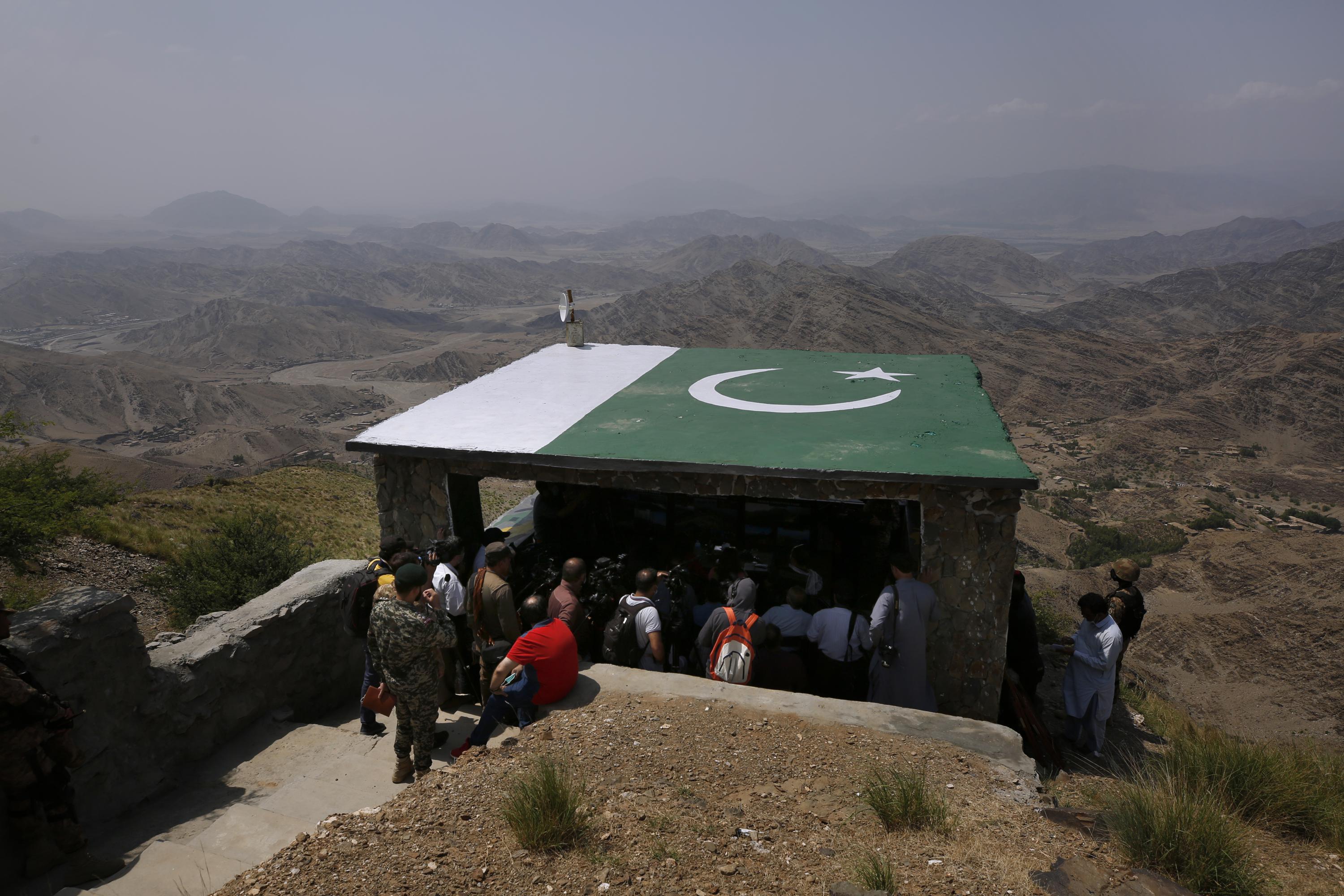 Pakistan Army Completes 90 Of Fence Along Afghan Border