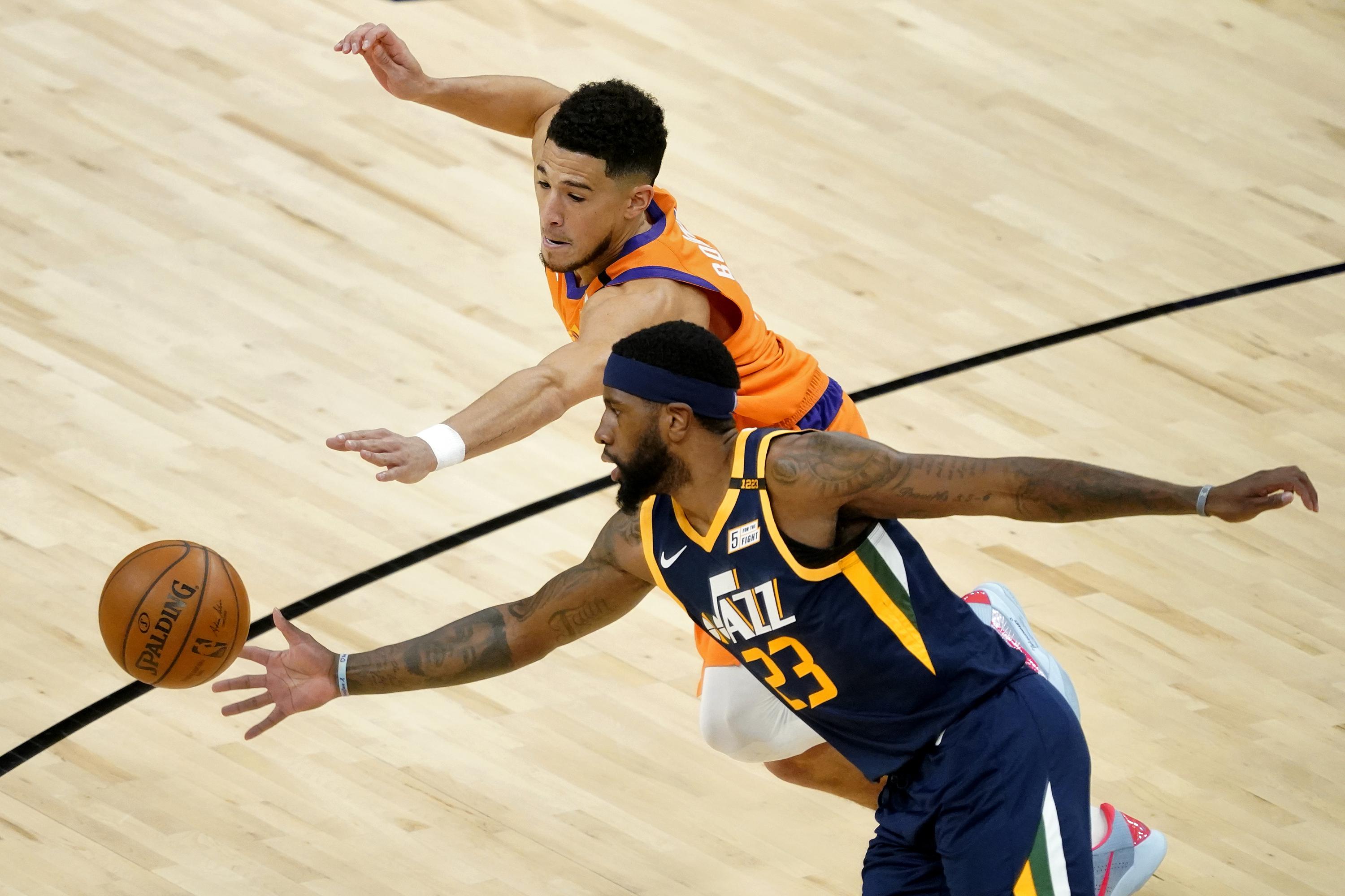 Suns Basketball : New Look Phoenix Suns Win Season Opener Over Visiting