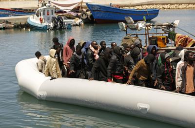 Brutal milicia abusa de migrantes detenidos en Libia | AP News