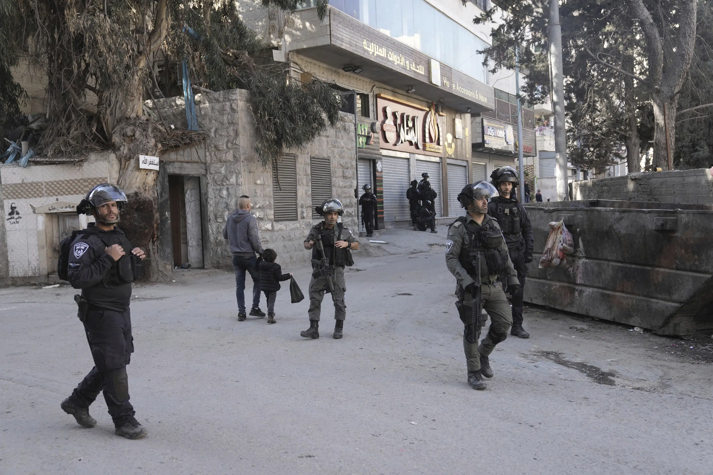 Israeli troops kill Palestinian after attempted stabbing