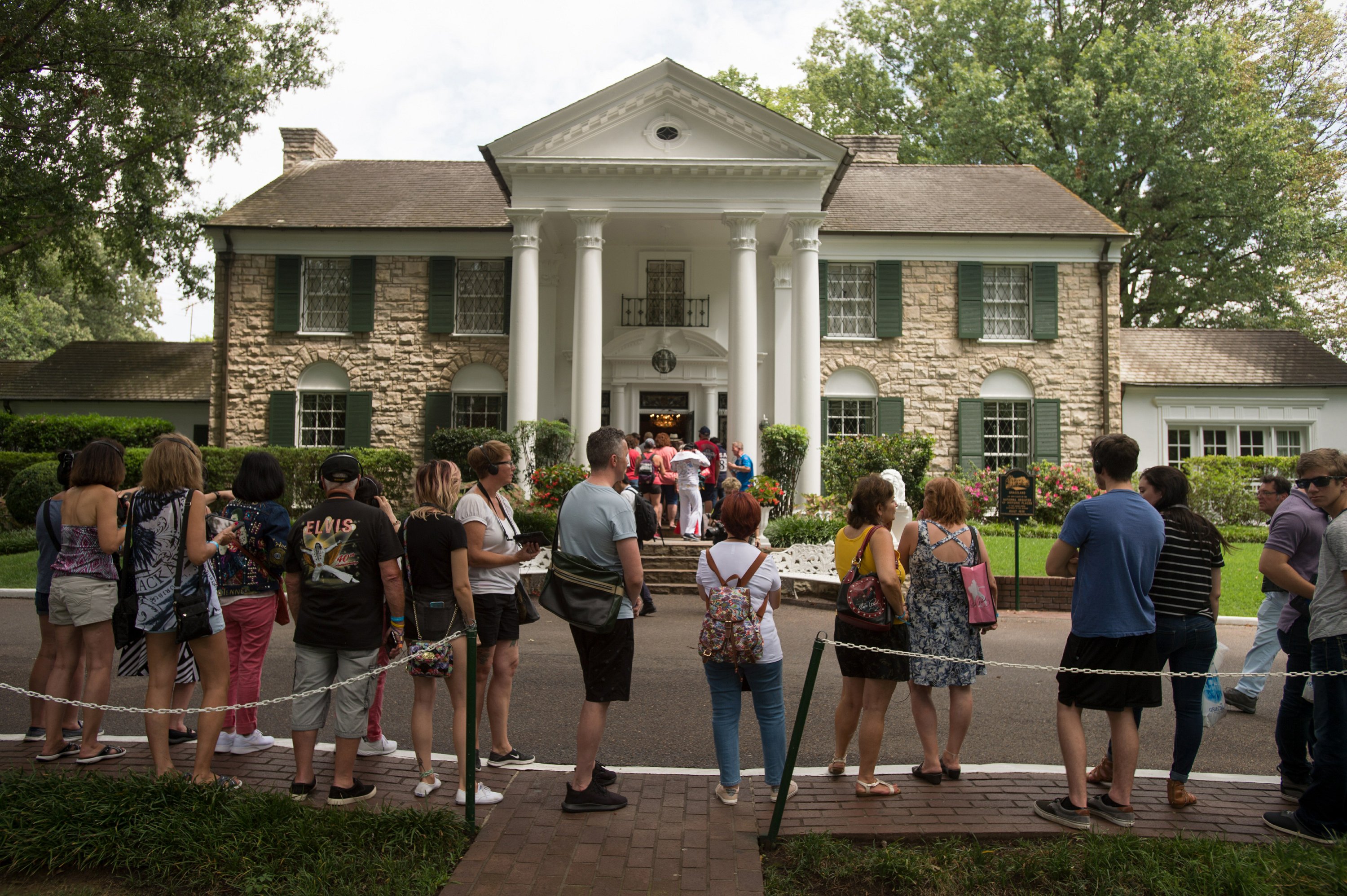 elvis presley tour graceland